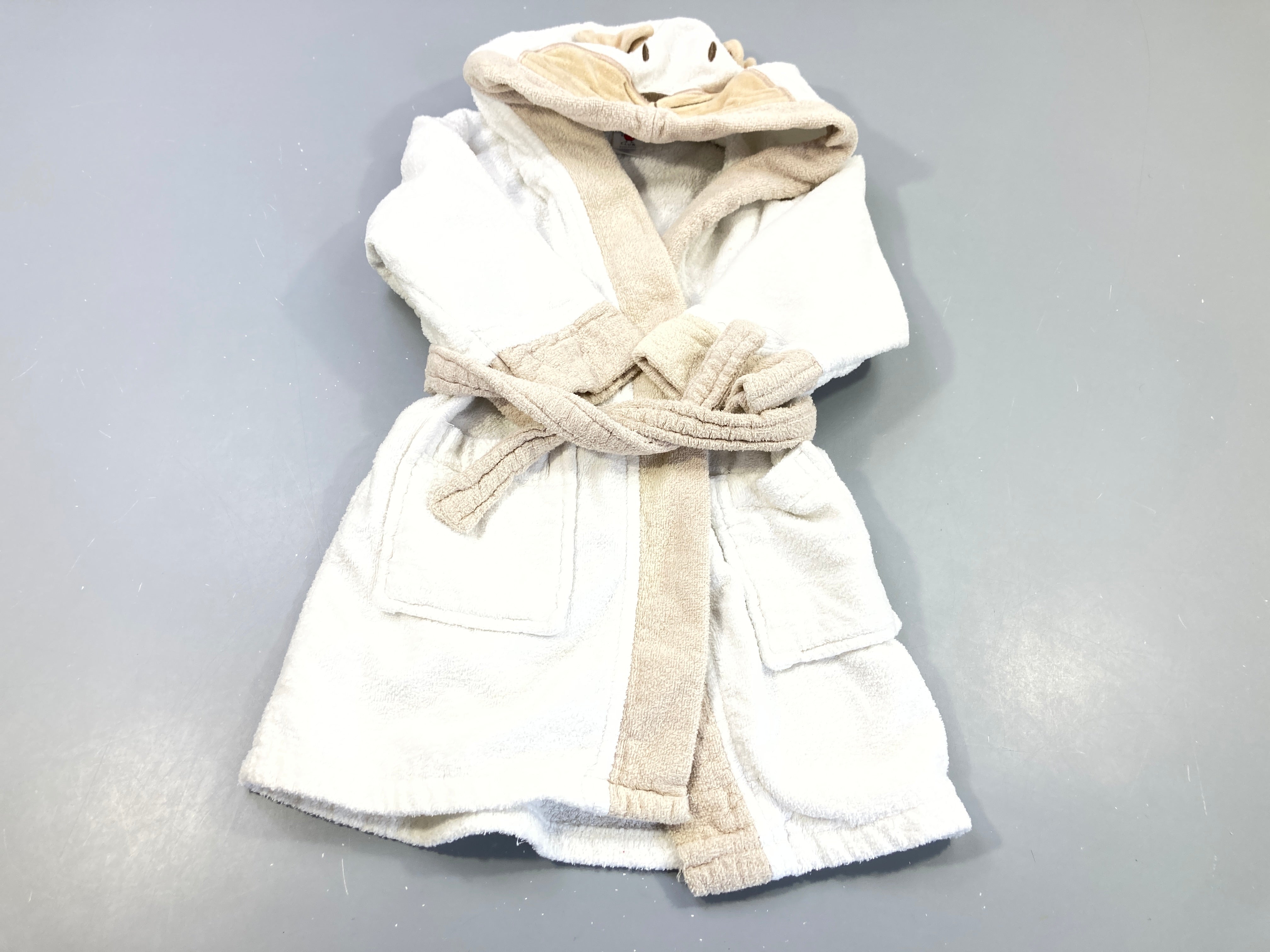 Peignoir en éponge blanc et beige  , tête de chat
