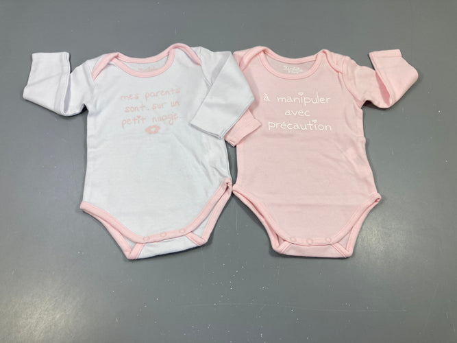 Lot de 2 bodies ml 1blanc  "mes parents sont sur un petit nuage", 1 rose "à manipuler avec précaution", moins cher chez Petit Kiwi