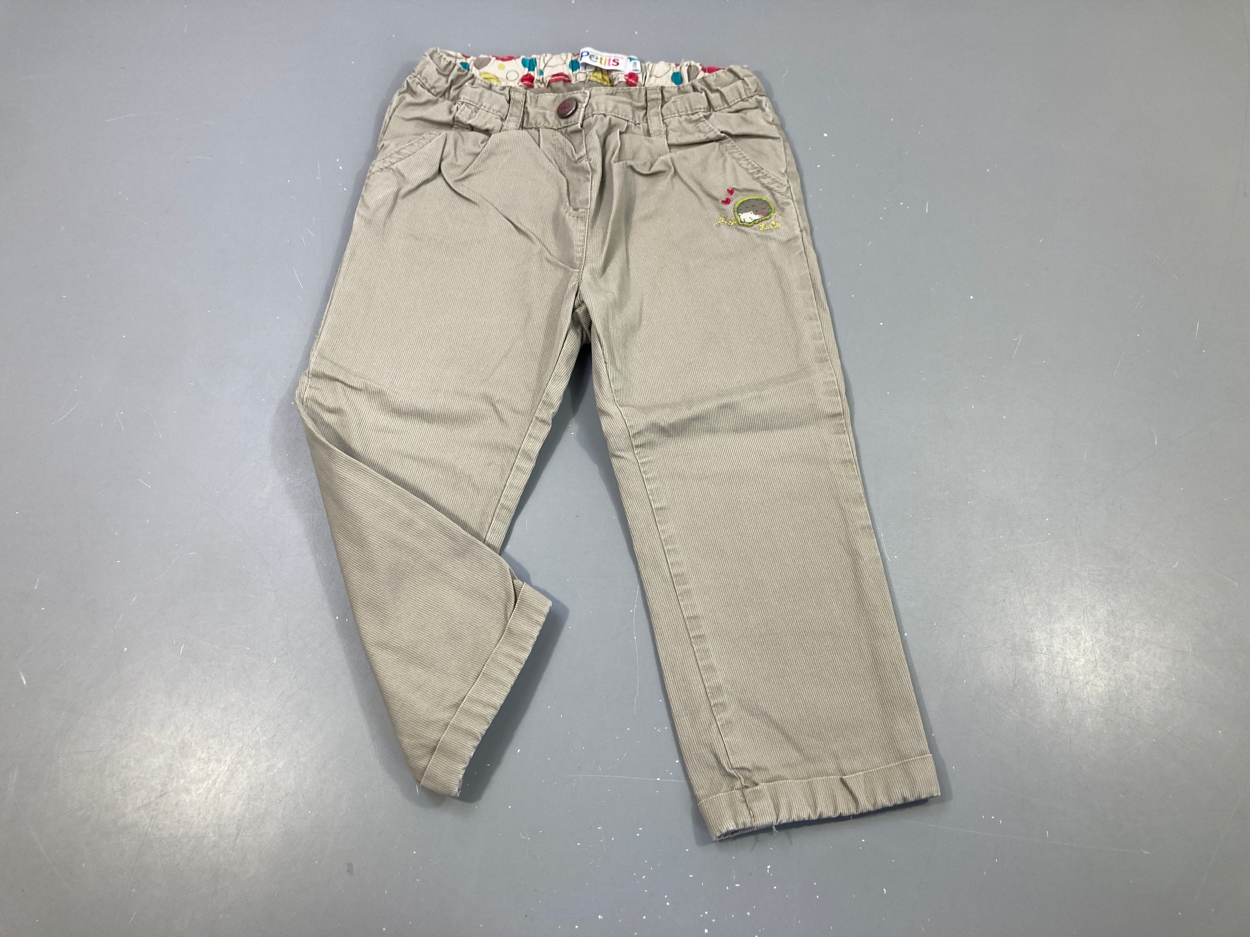 Pantalon en velours côtelé gris, petit hérisson