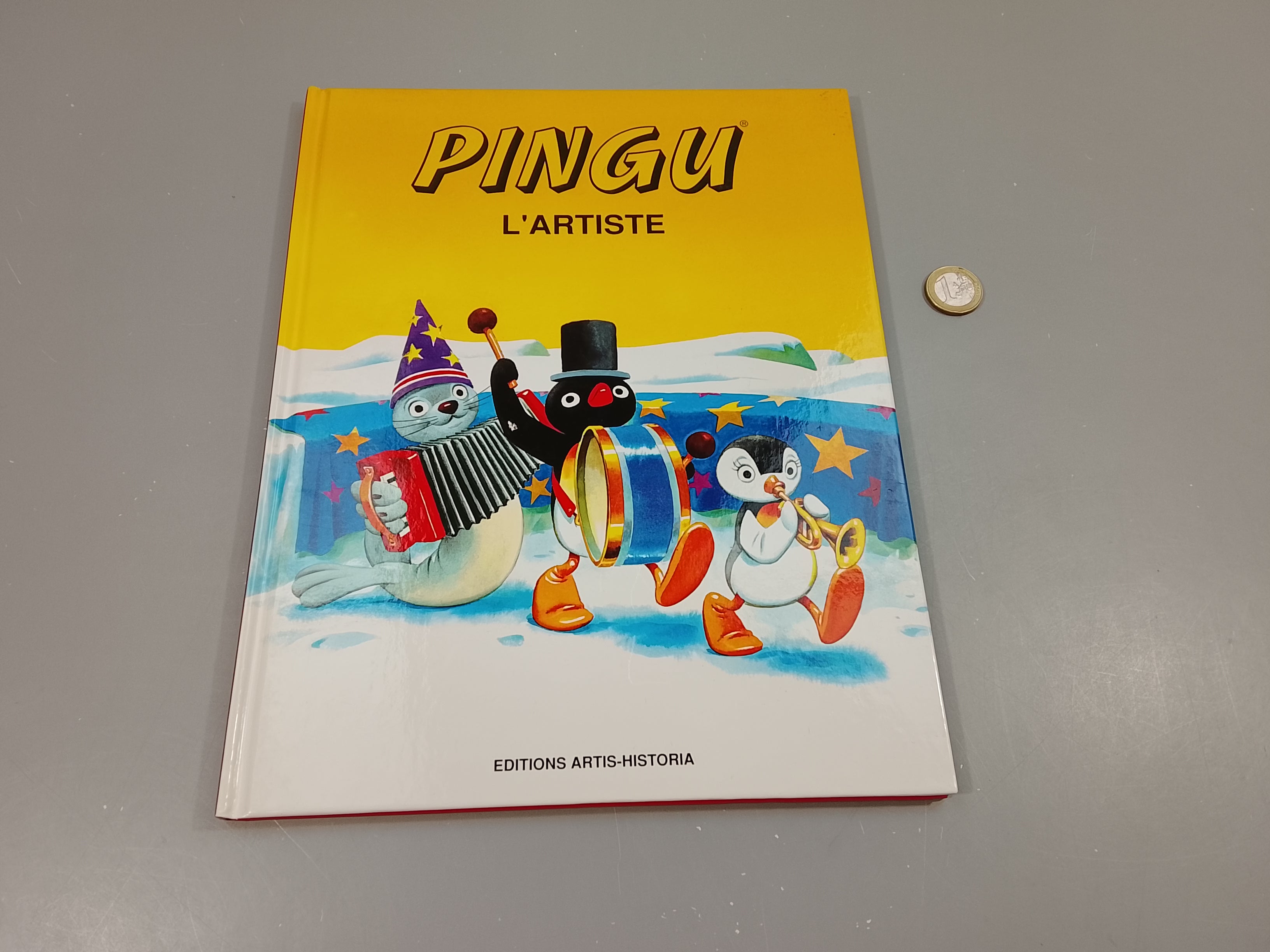 Pingu l'artiste (certaines pages collantes dû aux autocollants)