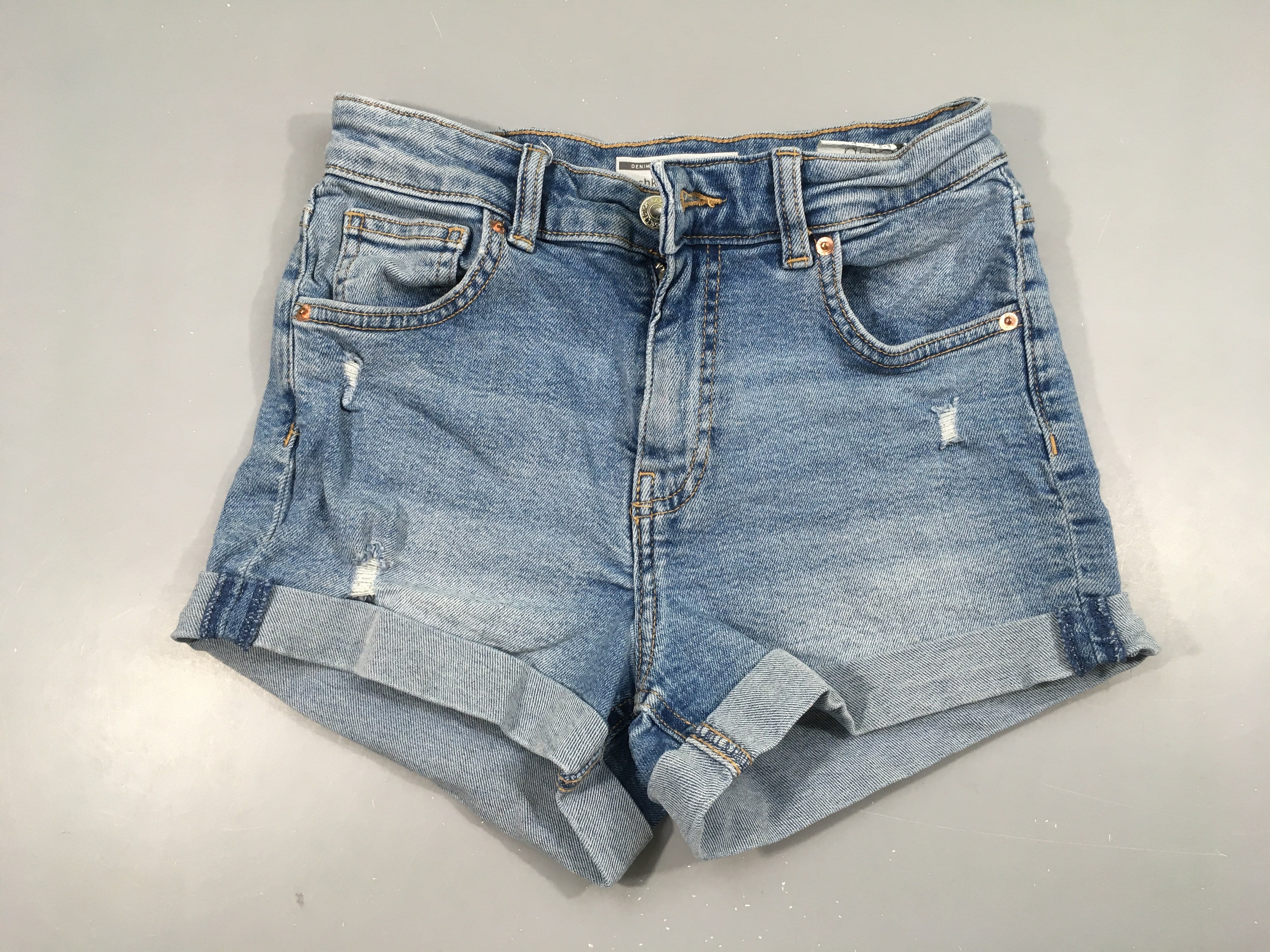 Short en jean clair à revers, 34