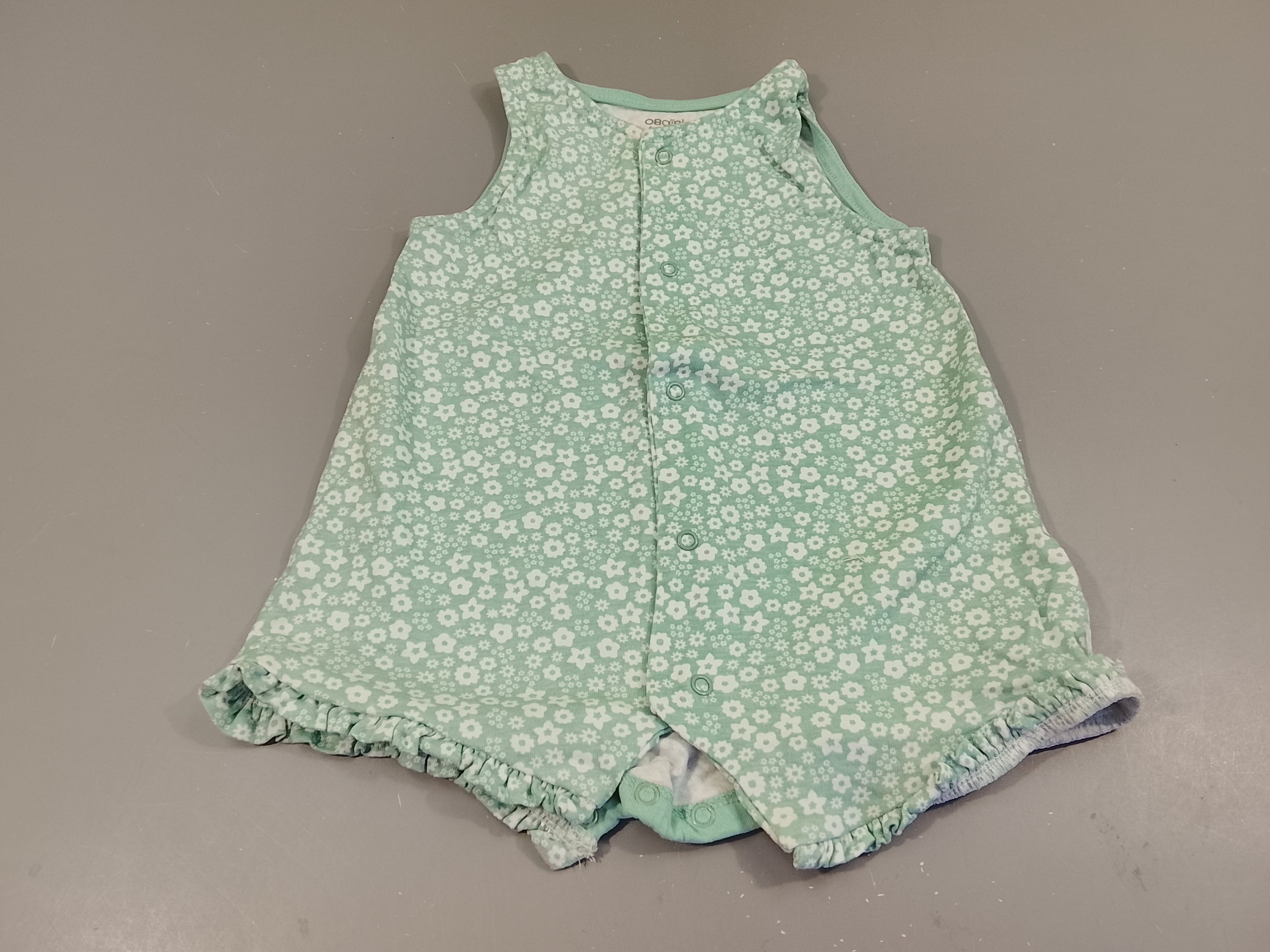 Combishort vert clair  à fleurs blanches