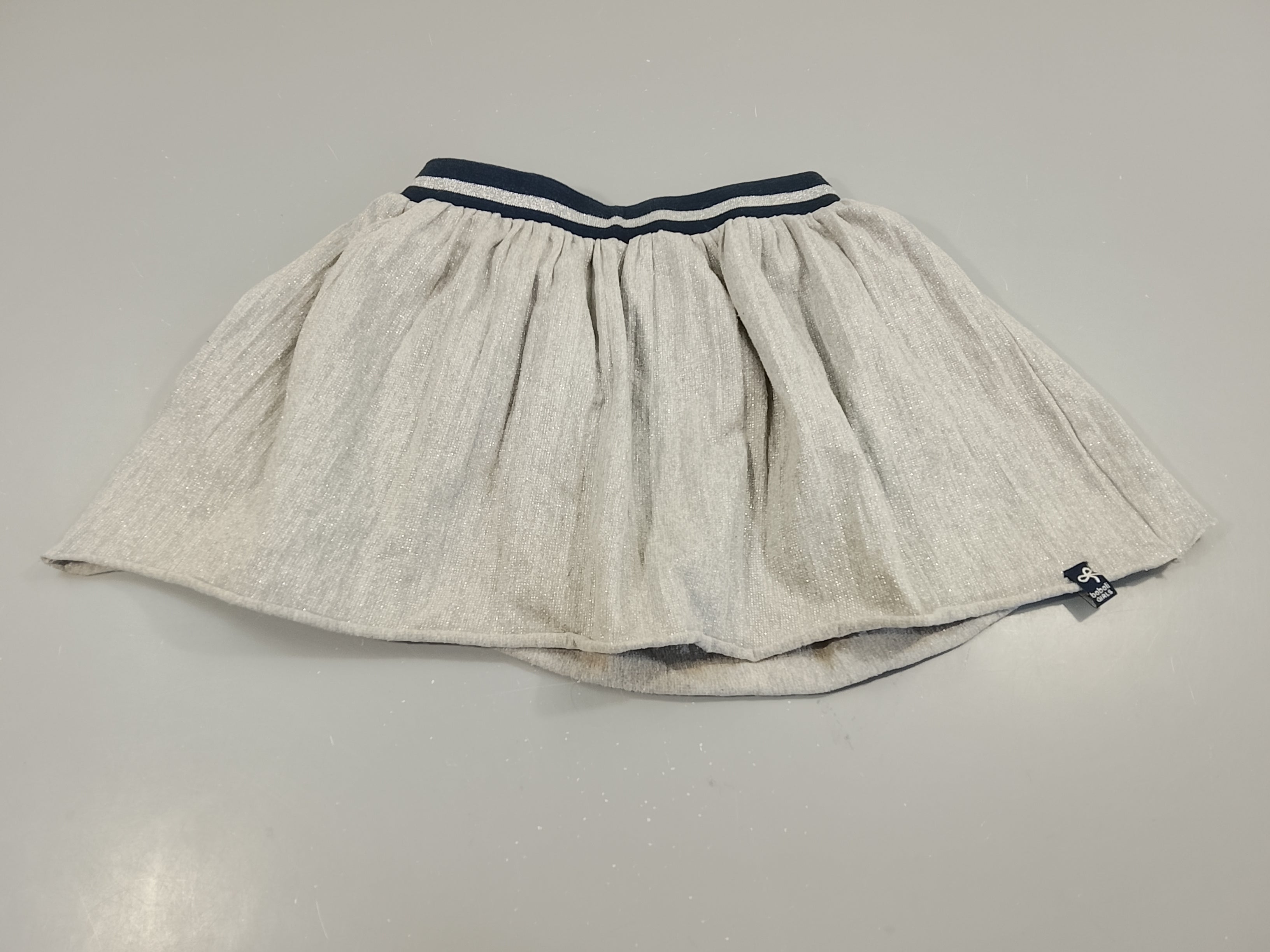 Jupe plissée  grise pailletée, taille élastique bleu marine