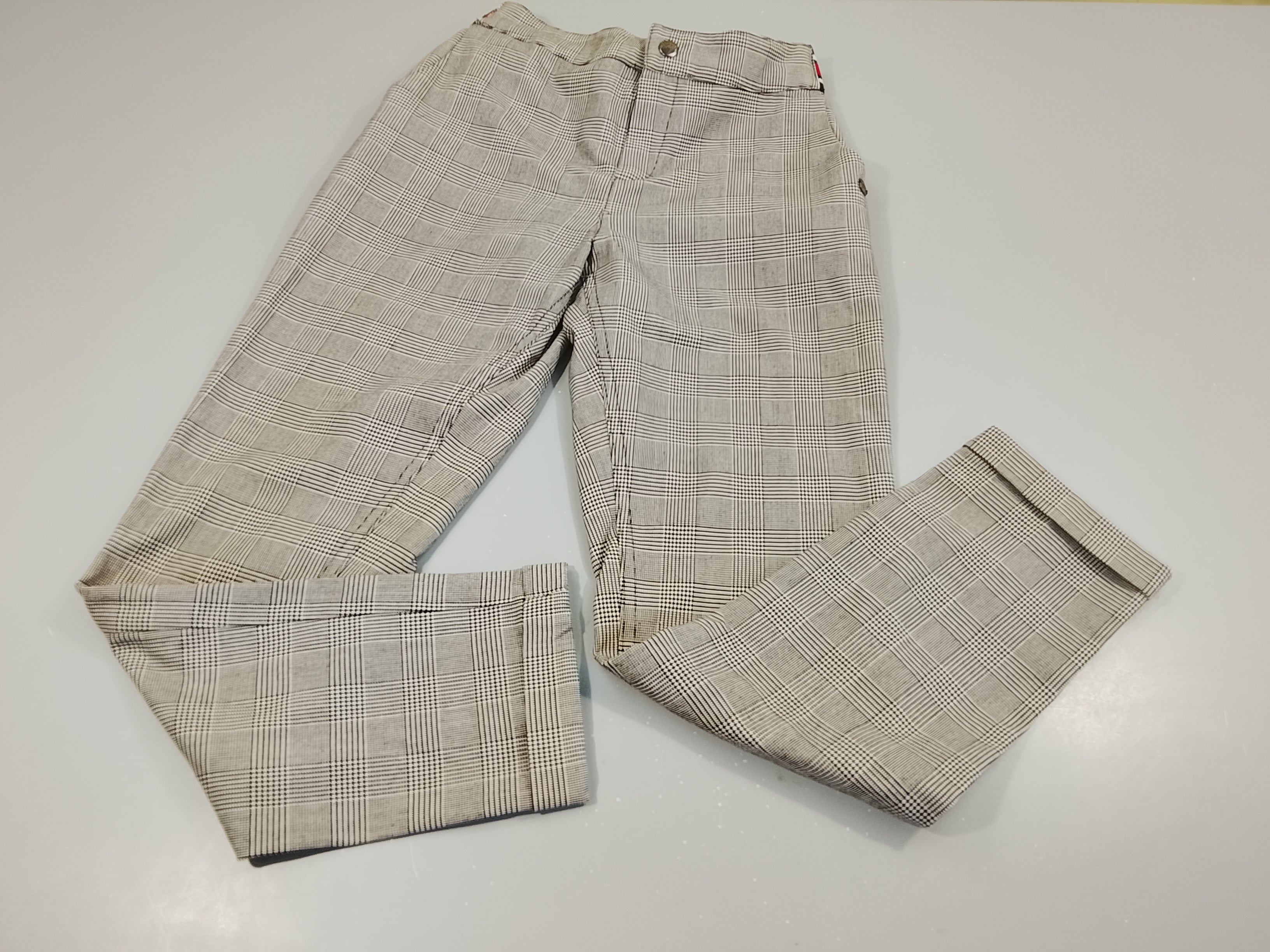 Pantalon à carreaux motifs pieds-de-poule noir et blanc