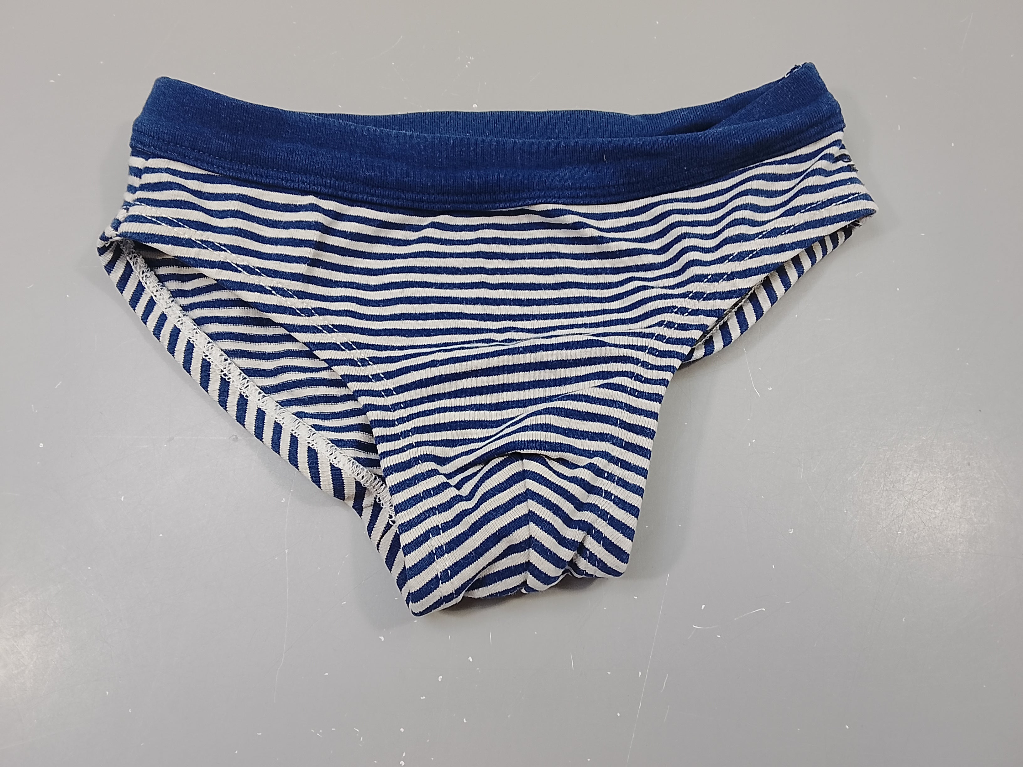 Slip rayé bleu et blanc, Pas de taille indiquée, estimée 4a