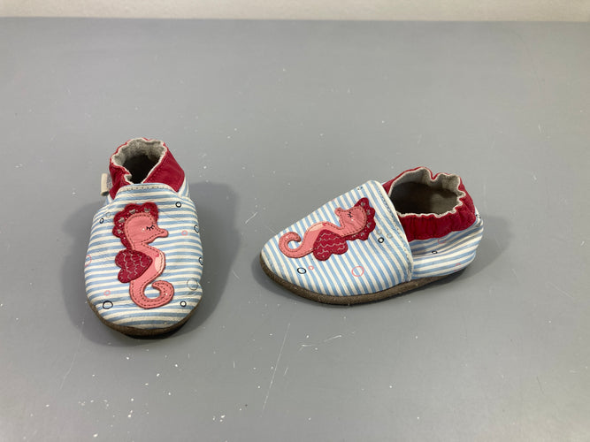 Chaussons cuir blanc rayé bleu hippocampe, usés, moins cher chez Petit Kiwi