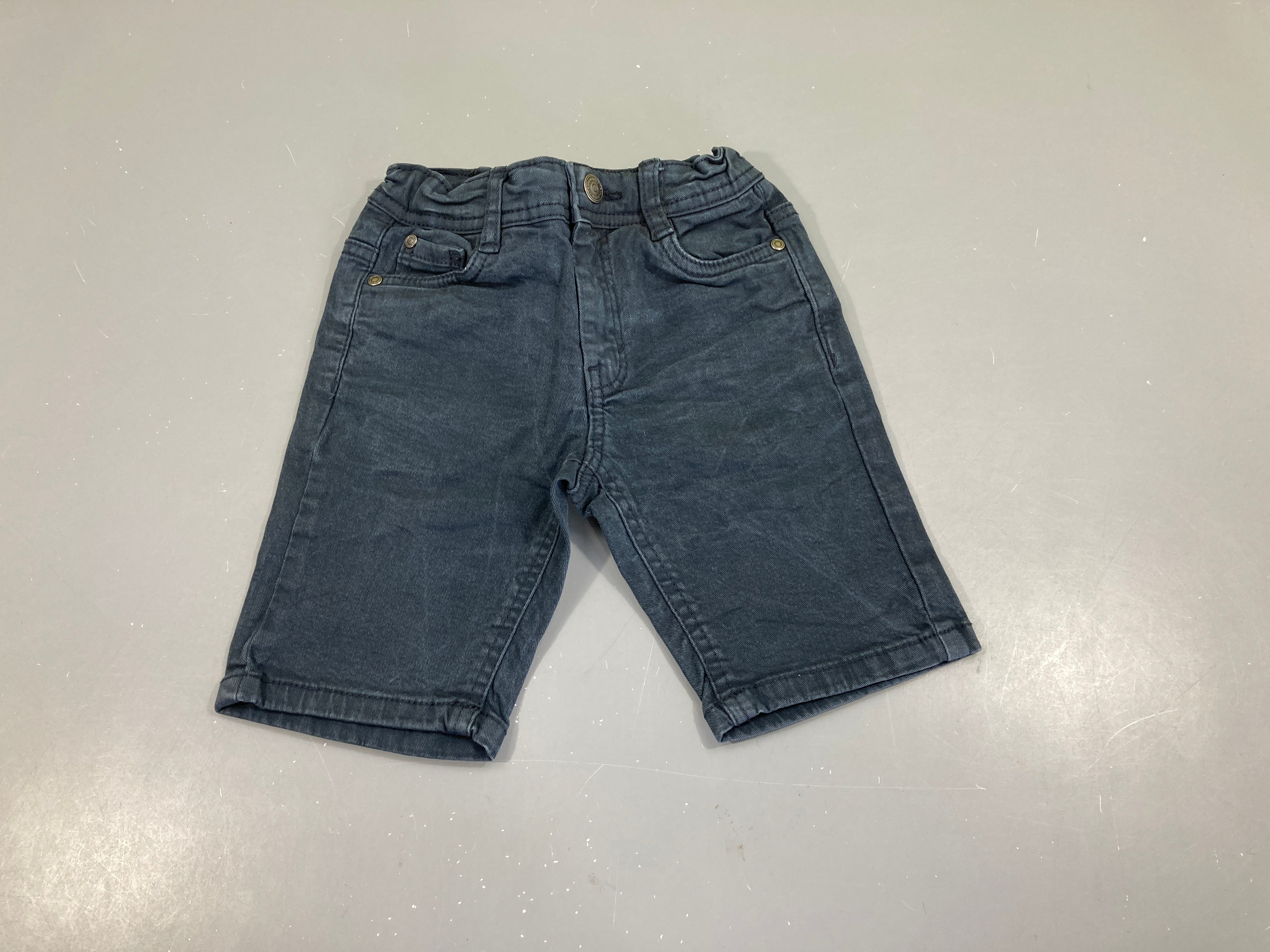 Bermuda bleu foncé