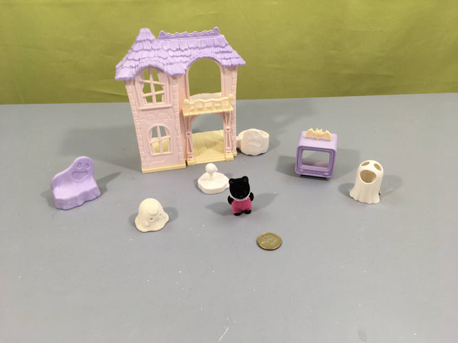 La maison hantée des Sylvanian Families-Manque la petite chauve souris, moins cher chez Petit Kiwi