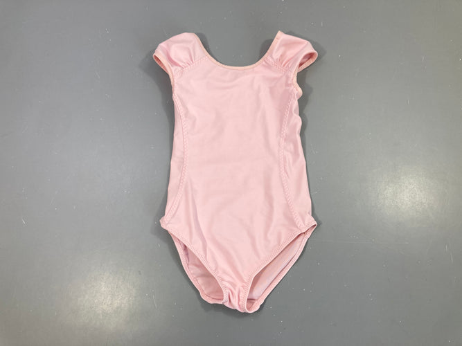 Maillot de danse rose (a essayer sur place-non taillé), moins cher chez Petit Kiwi