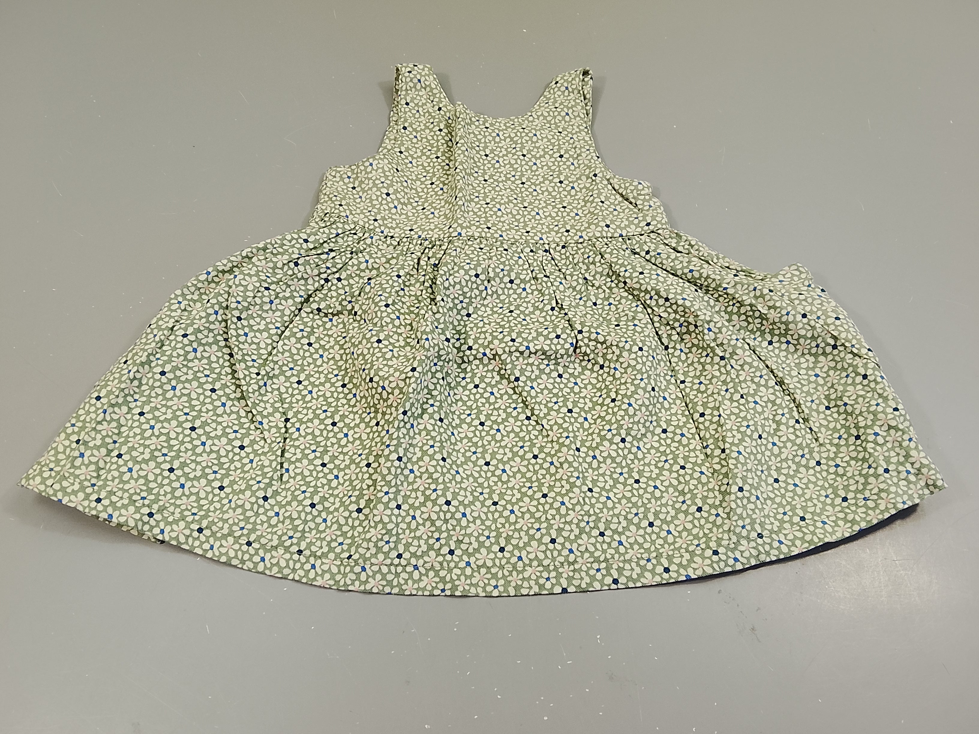 Robe s.m vert clair à fleurs