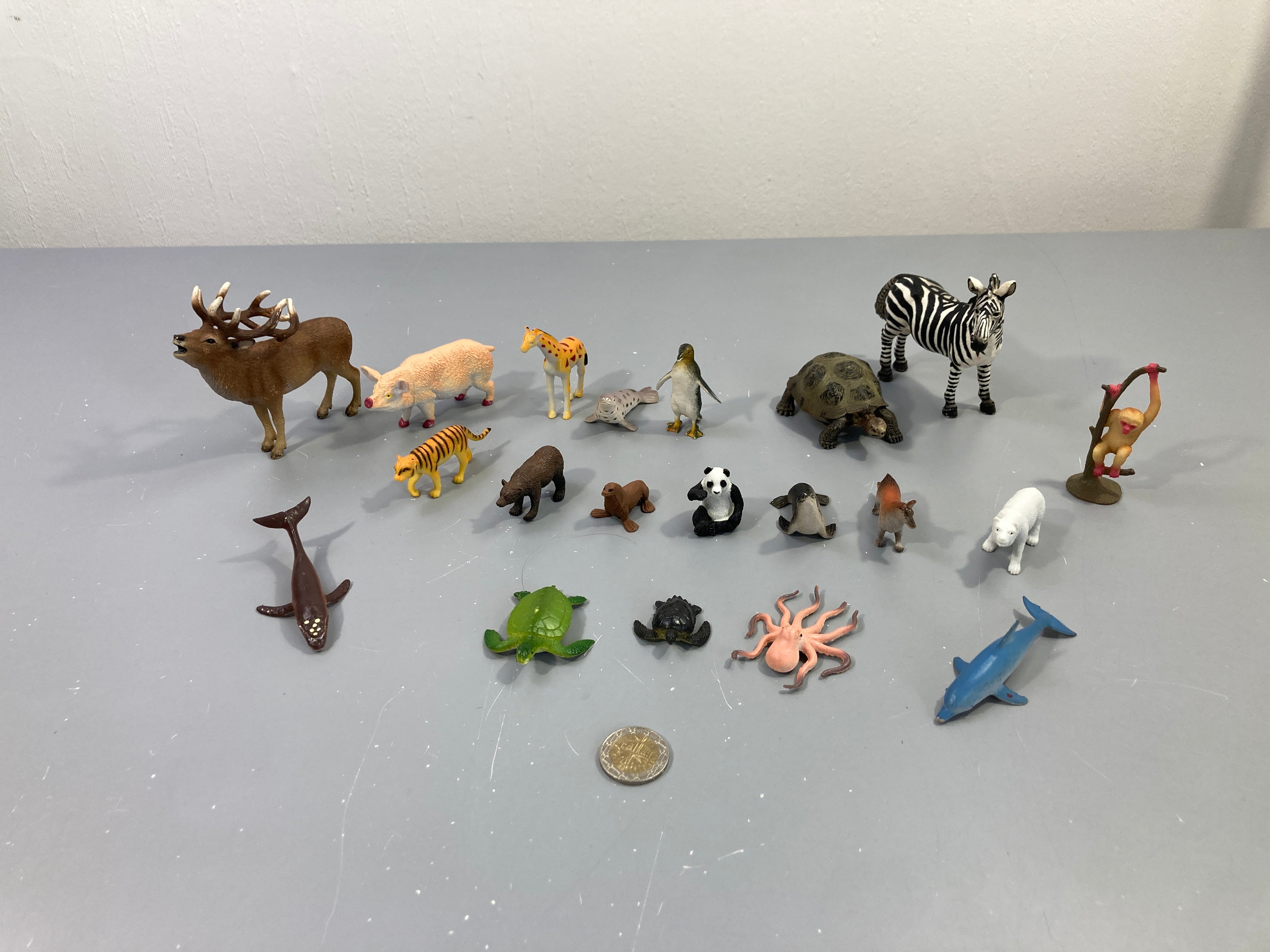 Lot de 20 figurines animaux