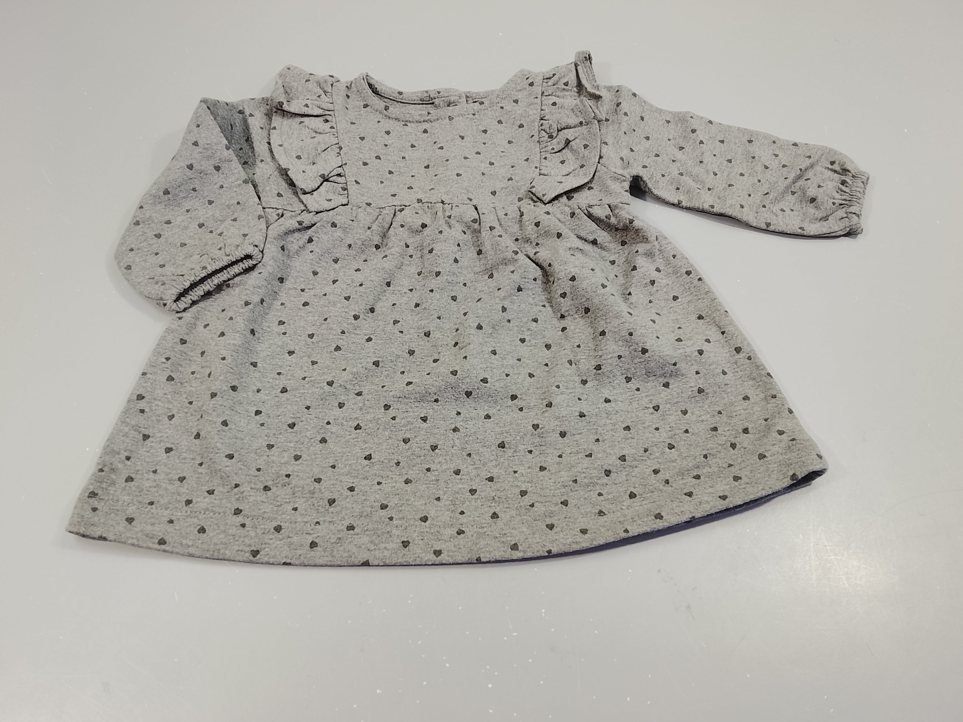 Robe m.l  molleton gris chiné, petits coeurs noirs