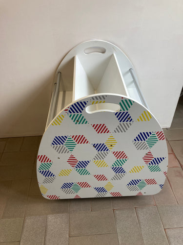 Bibliothèque en bois à roulettes blanche motifs, moins cher chez Petit Kiwi
