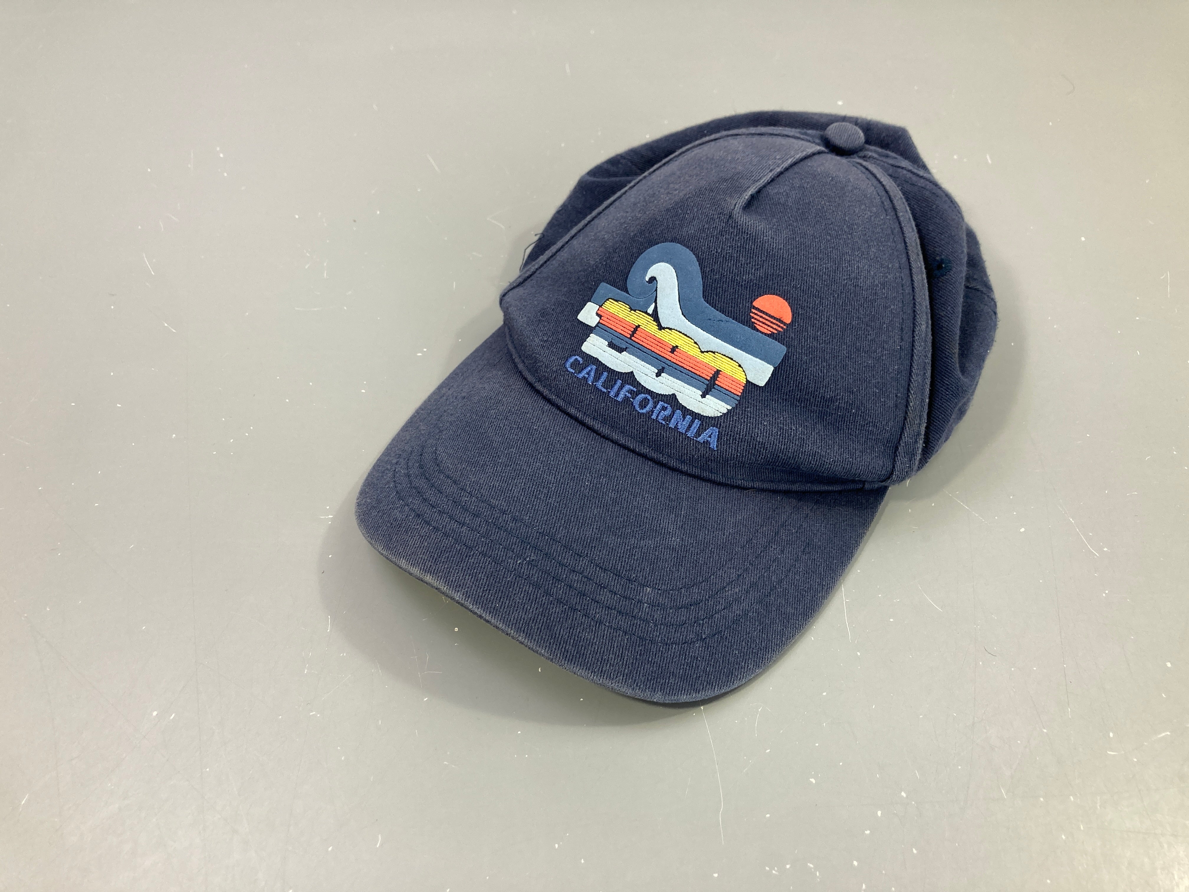 Casquette bleu foncé california