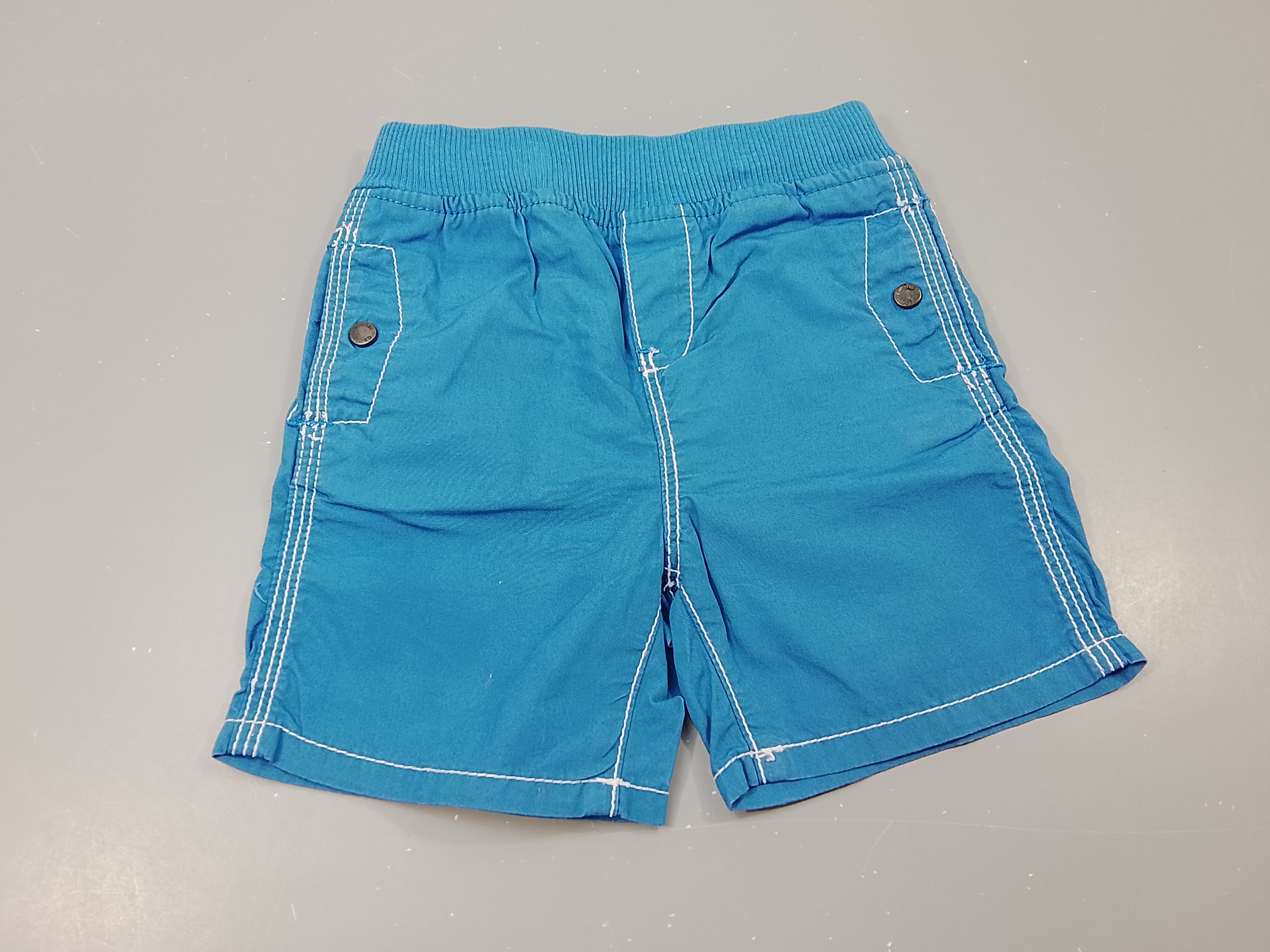Short bleu, taille élastique