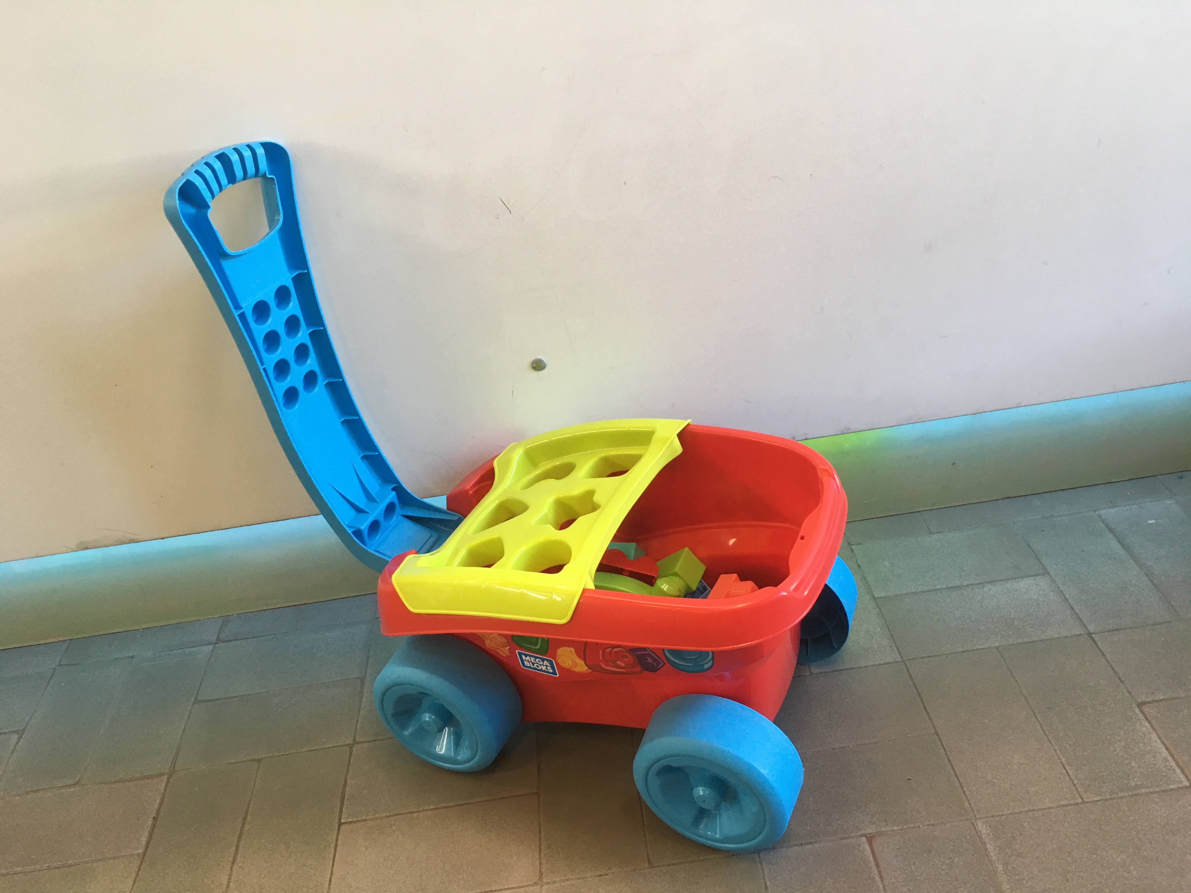 Chariot à tirer Play'n Go + blocs First Builders, MegaBloks