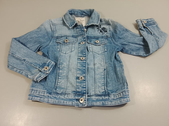 Veste en jean, fleurs brodées, petite tache noire à la manche, moins cher chez Petit Kiwi