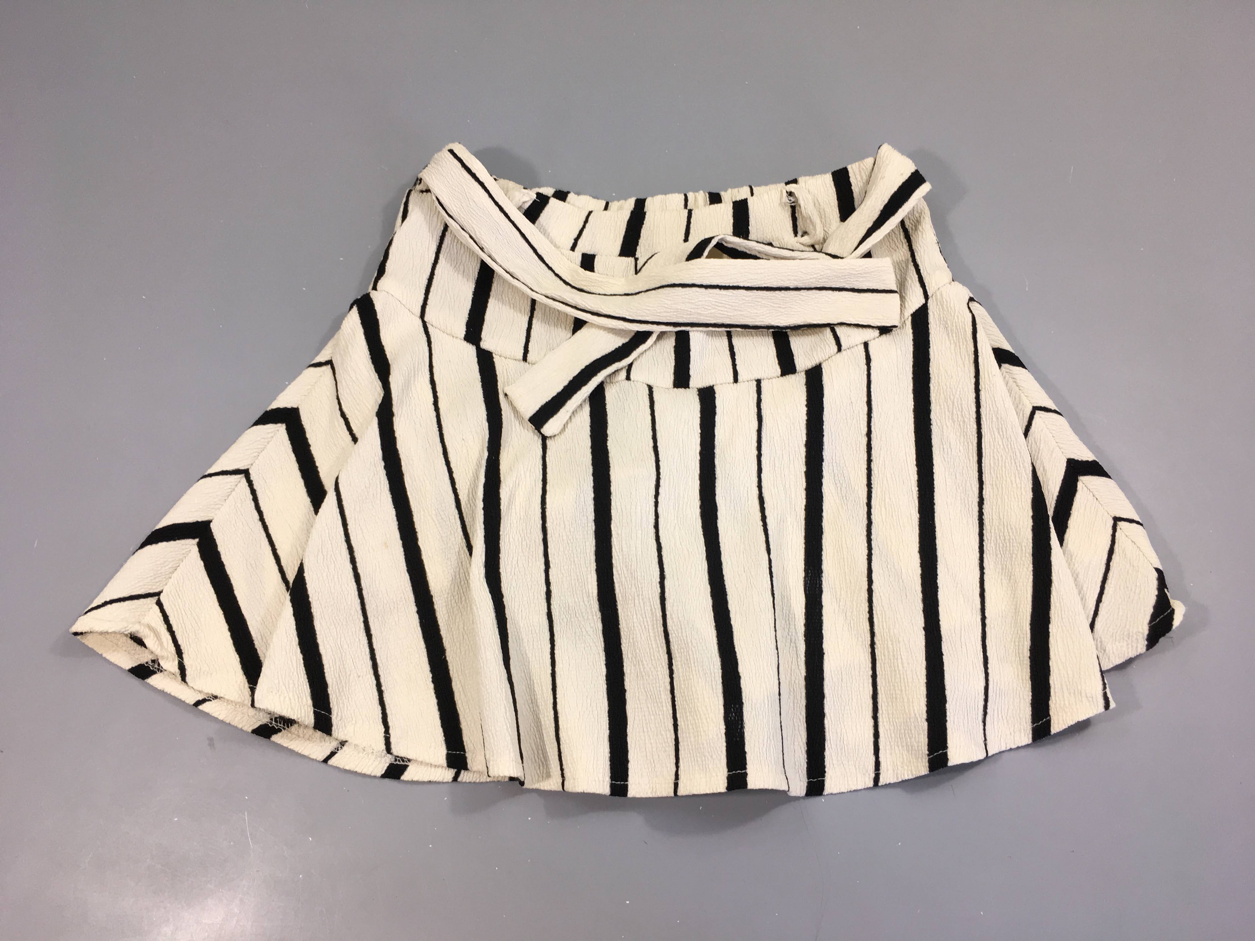 Jupe short texturée écru ligné noir