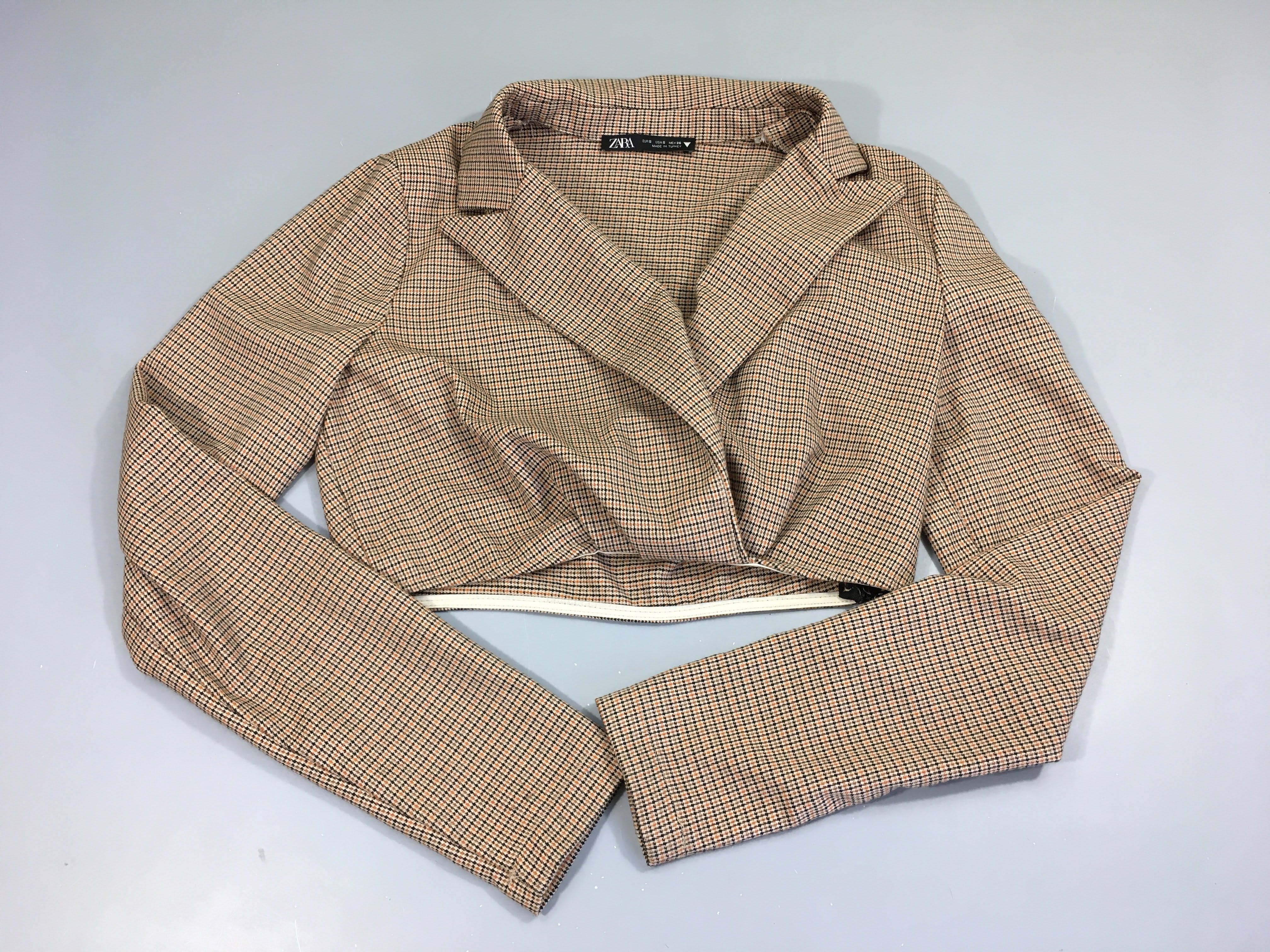 Blouse Blaser court style pied de poule beige-brun Petite tache arrière manche D