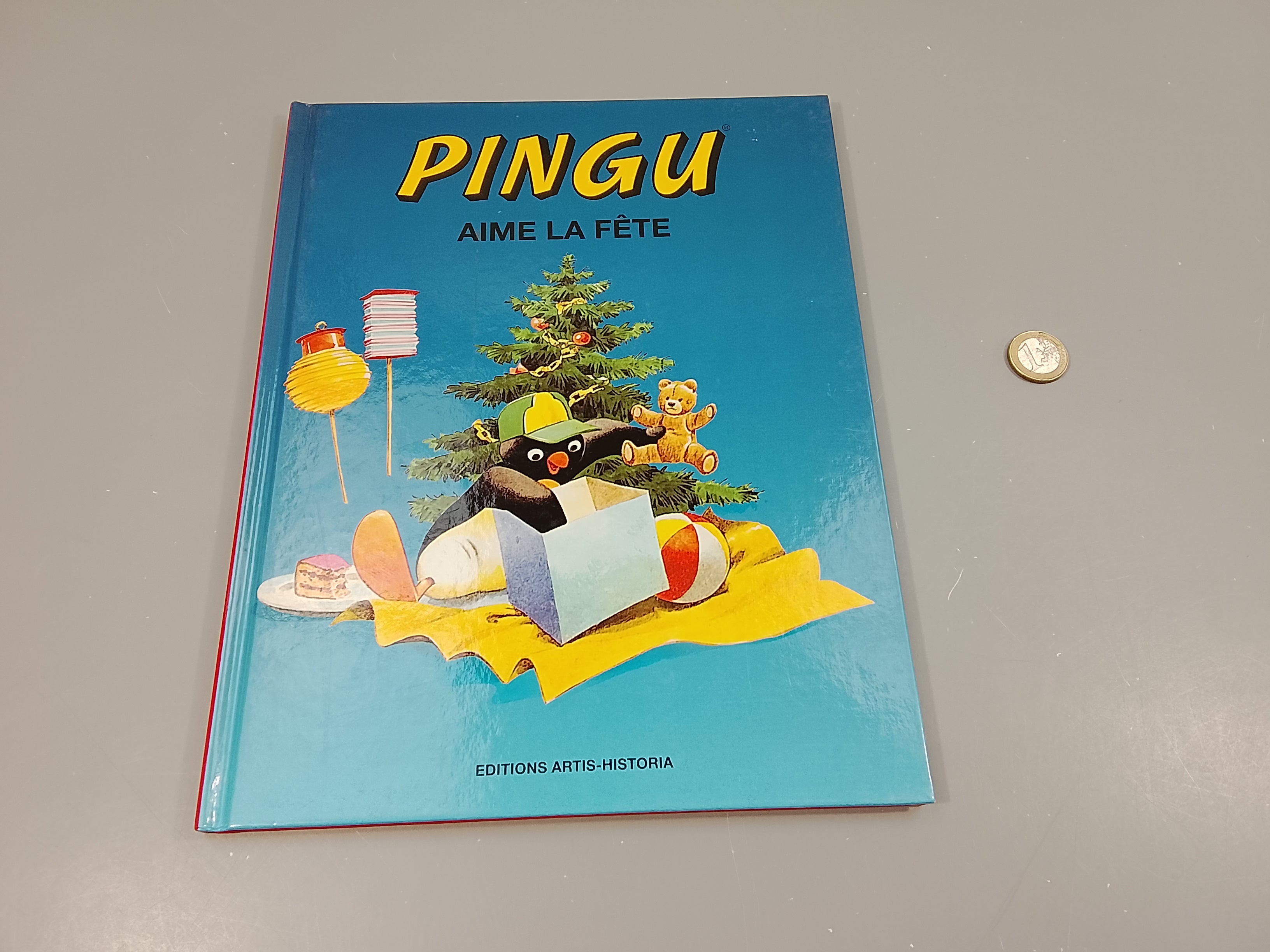Pingu aime la fête ( certaines pages collantes dû aux autocollants)