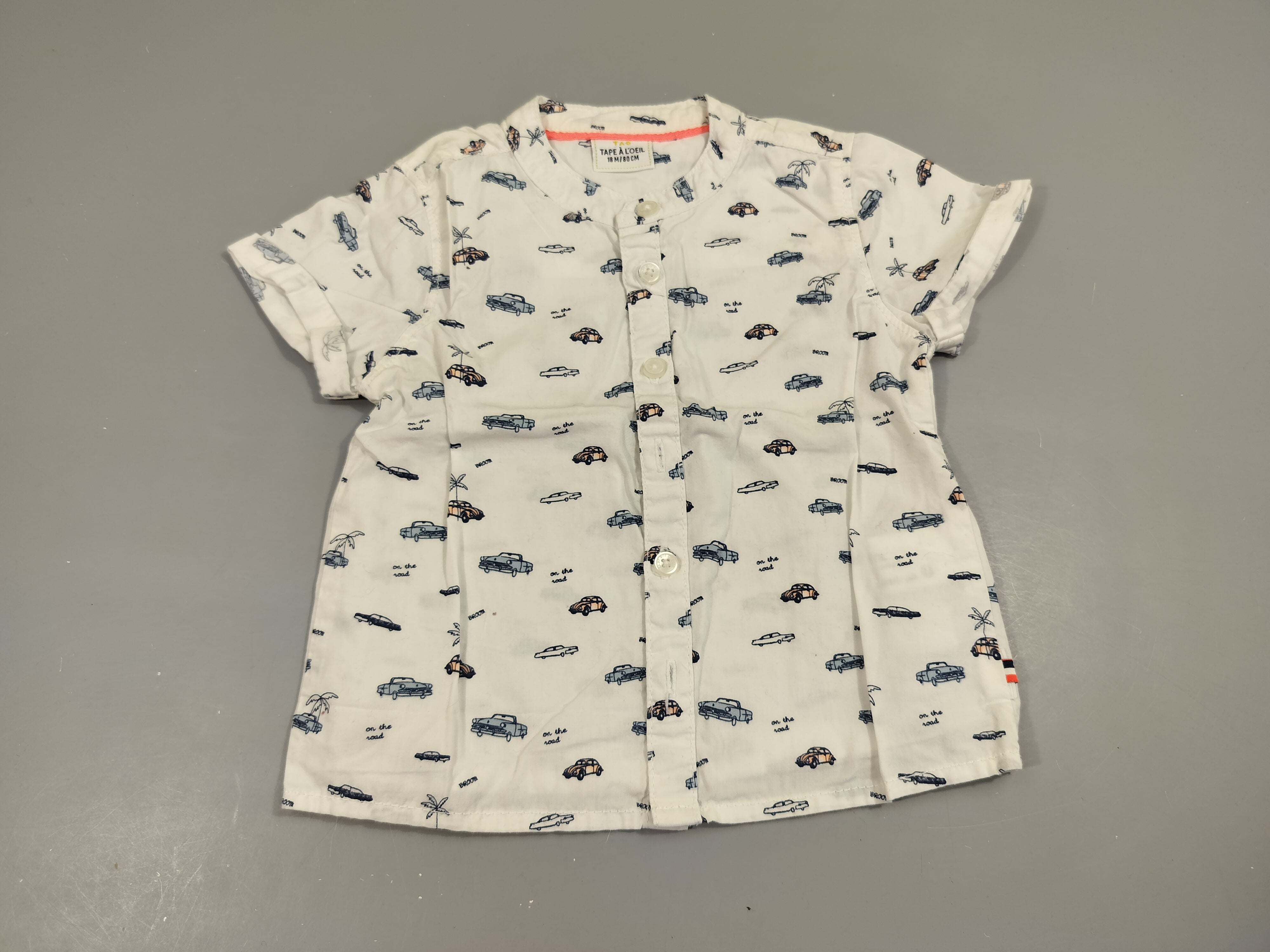 Chemise m.c blanche motifs voitures. Col mao  100% coton