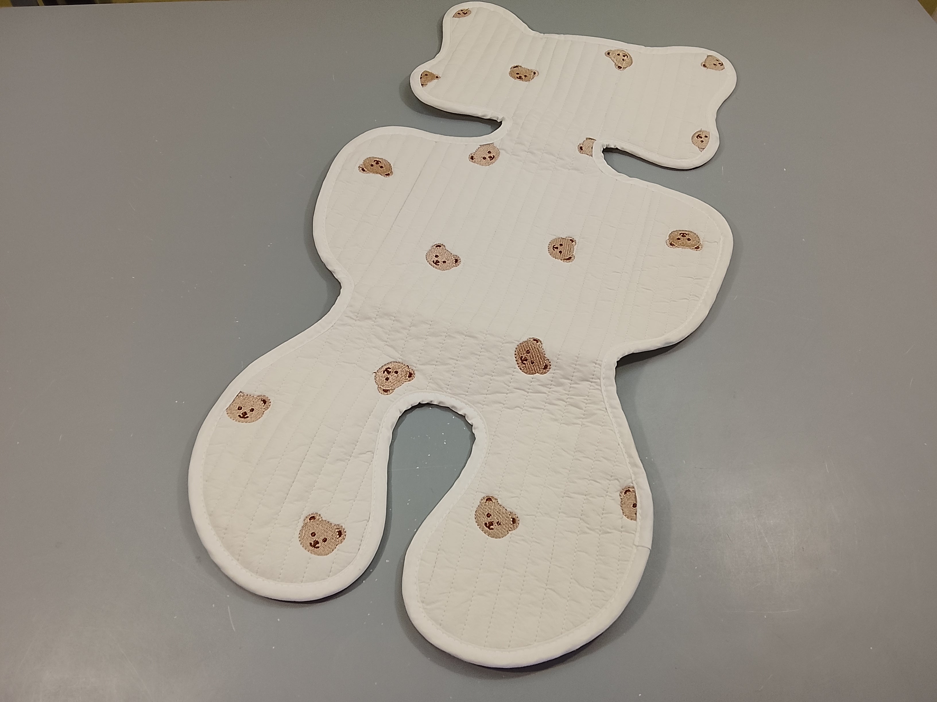 Doublure pour siège de poussette blanc texturé motifs têtes d'ours, Carlijn Kids
