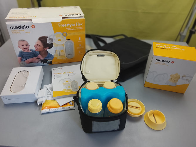 Ensemble tire-lait  double Medela Freestyle Flex avec batterie rechargeable avec USB et accessoires sac detransport + sac isotherme avec pain de galce et 4 biberons de 150ml,..., moins cher chez Petit Kiwi