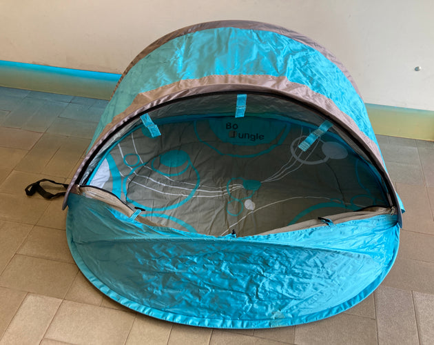 Tente anti-uv B-Play Pop Up Bed, Bo-jungle Manque juste les peluches à suspendre, moins cher chez Petit Kiwi