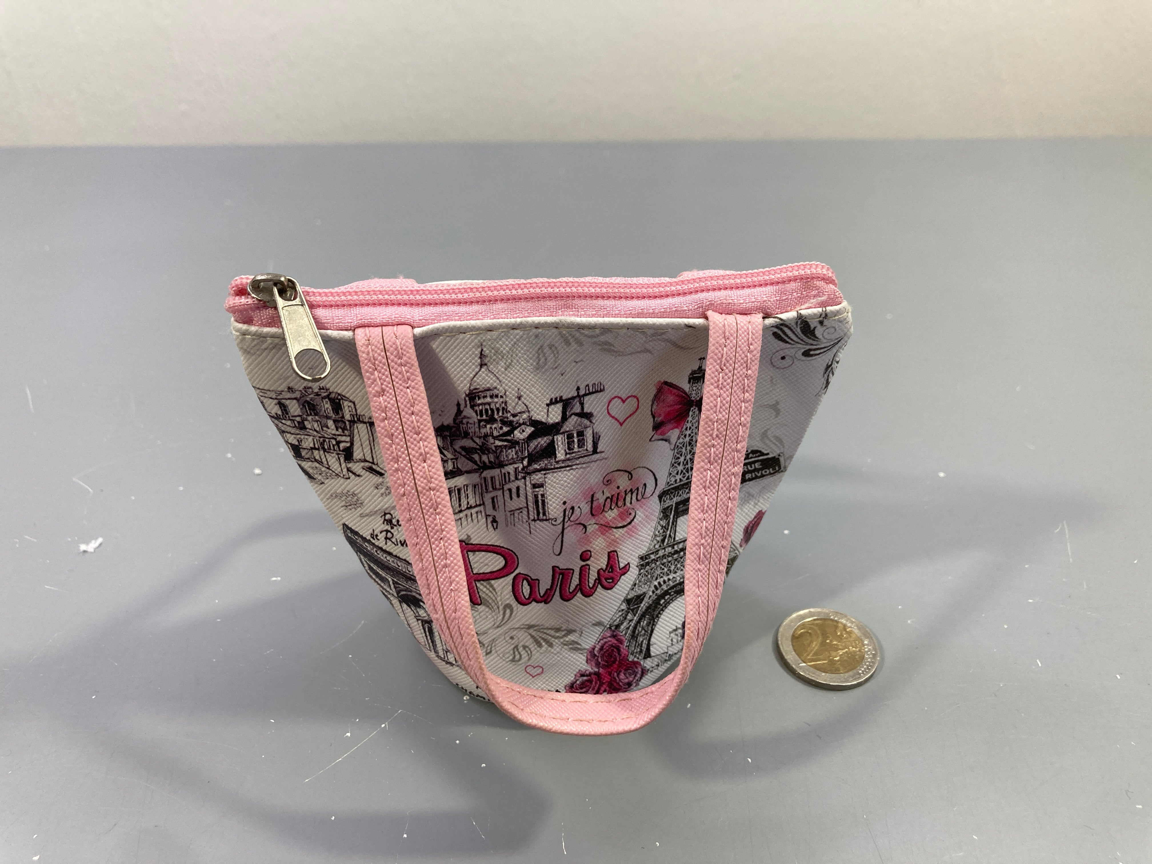 Porte-monnaie souvenir de Paris  forme originale d'un mini sac cabas.