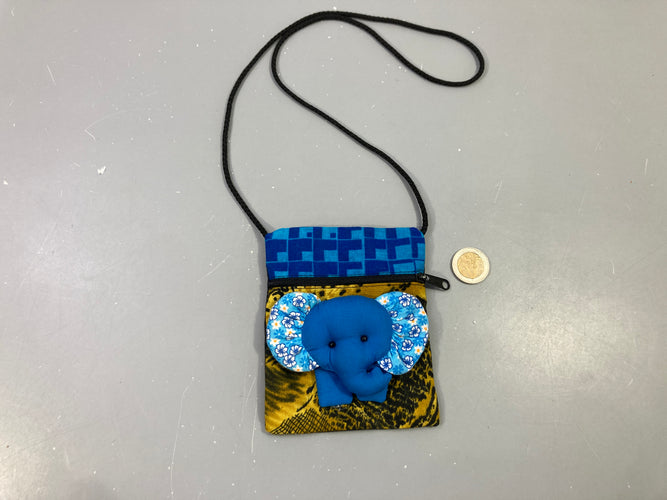 Petite pochette bandoulière textile bleue éléphant, moins cher chez Petit Kiwi