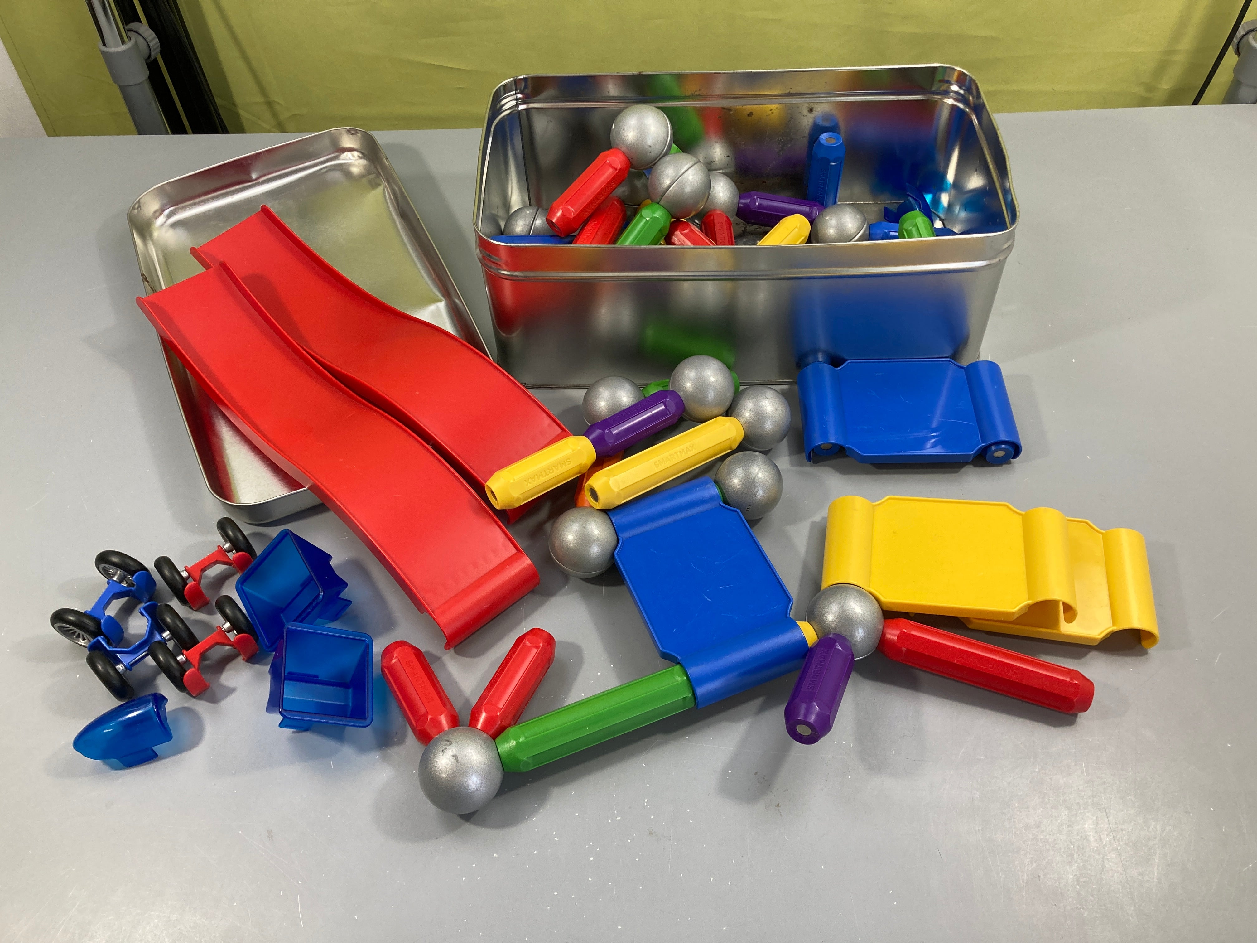 Smartmax stunt cars - complet mais avec des pièces de couleurs différentes et pièces supplémentaires, 65€ neuf