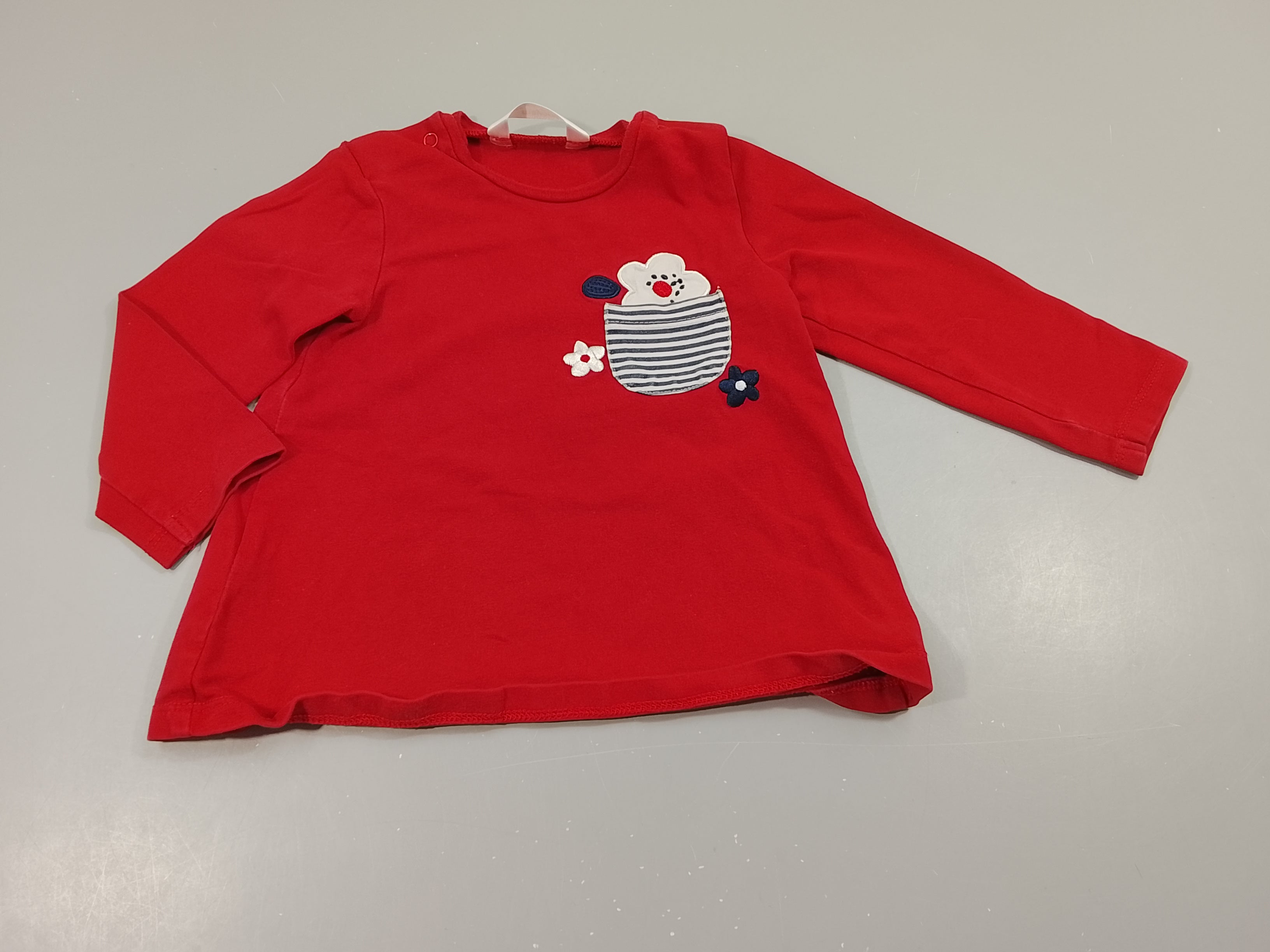 T-shirt m.l rouge , petite poche rayé bleu marine,blanc , fleurs