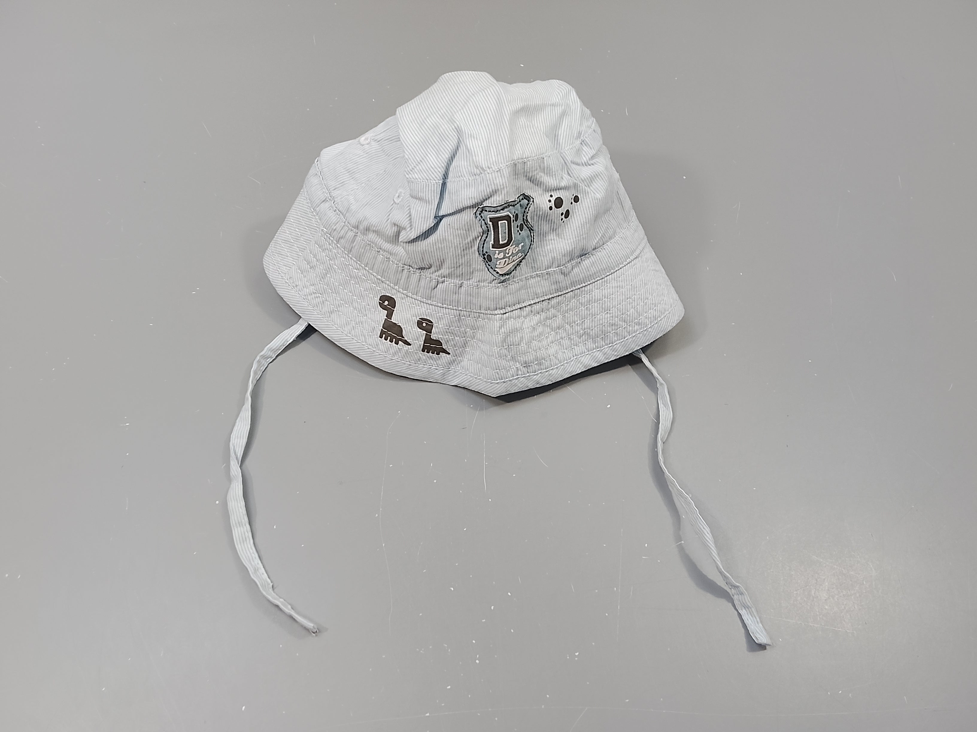 Chapeau été ligné bleu clair, blanc , dinosaures