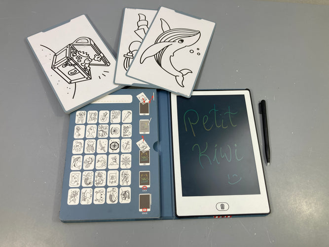 Océans & Pirates Kidywolf-Carnet de dessin avec écran LCD effaçable en 1 clic-30 illustrations à retracer et 5 thèmes, moins cher chez Petit Kiwi
