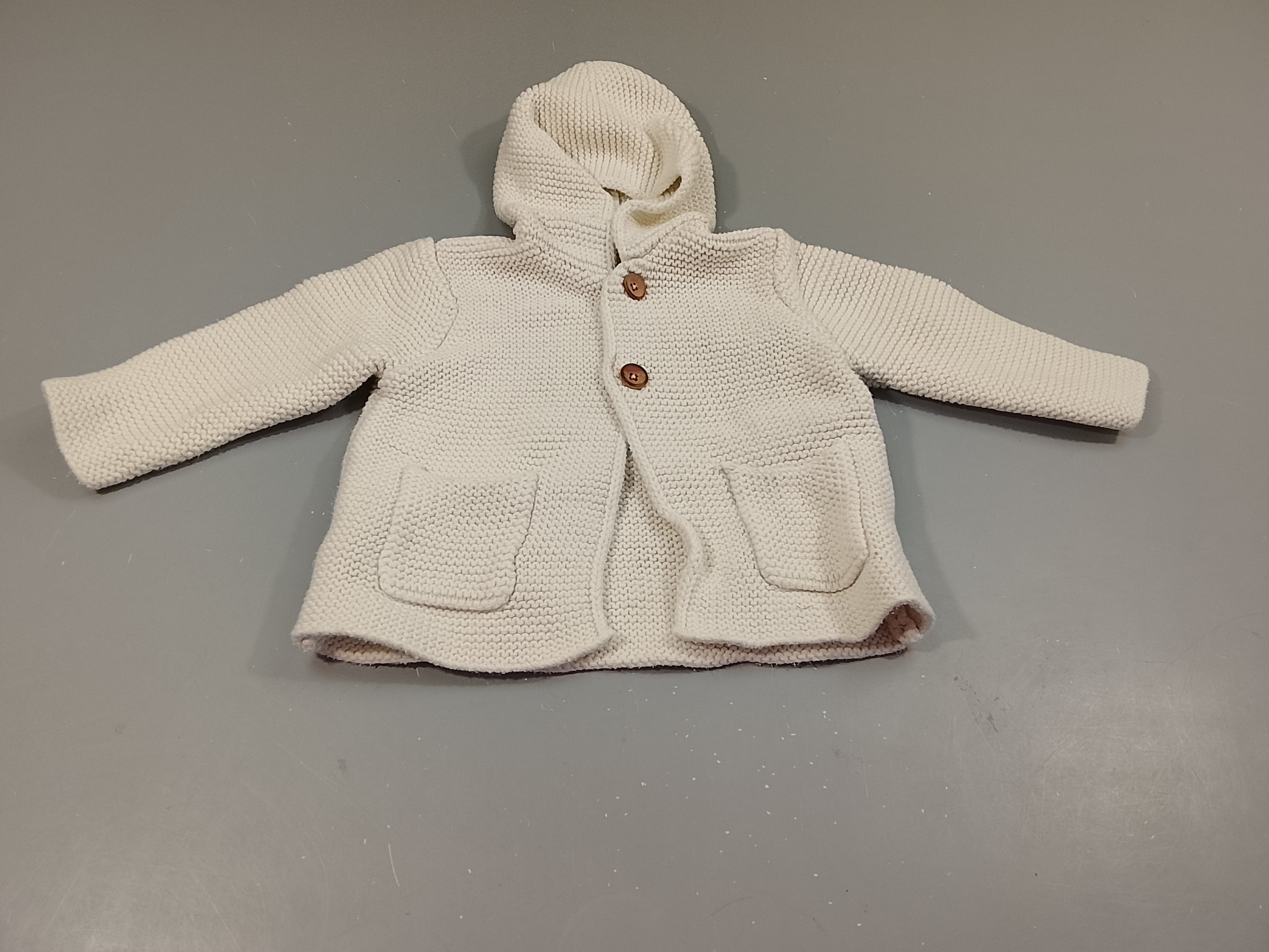 Gilet à capuche en tricot crème