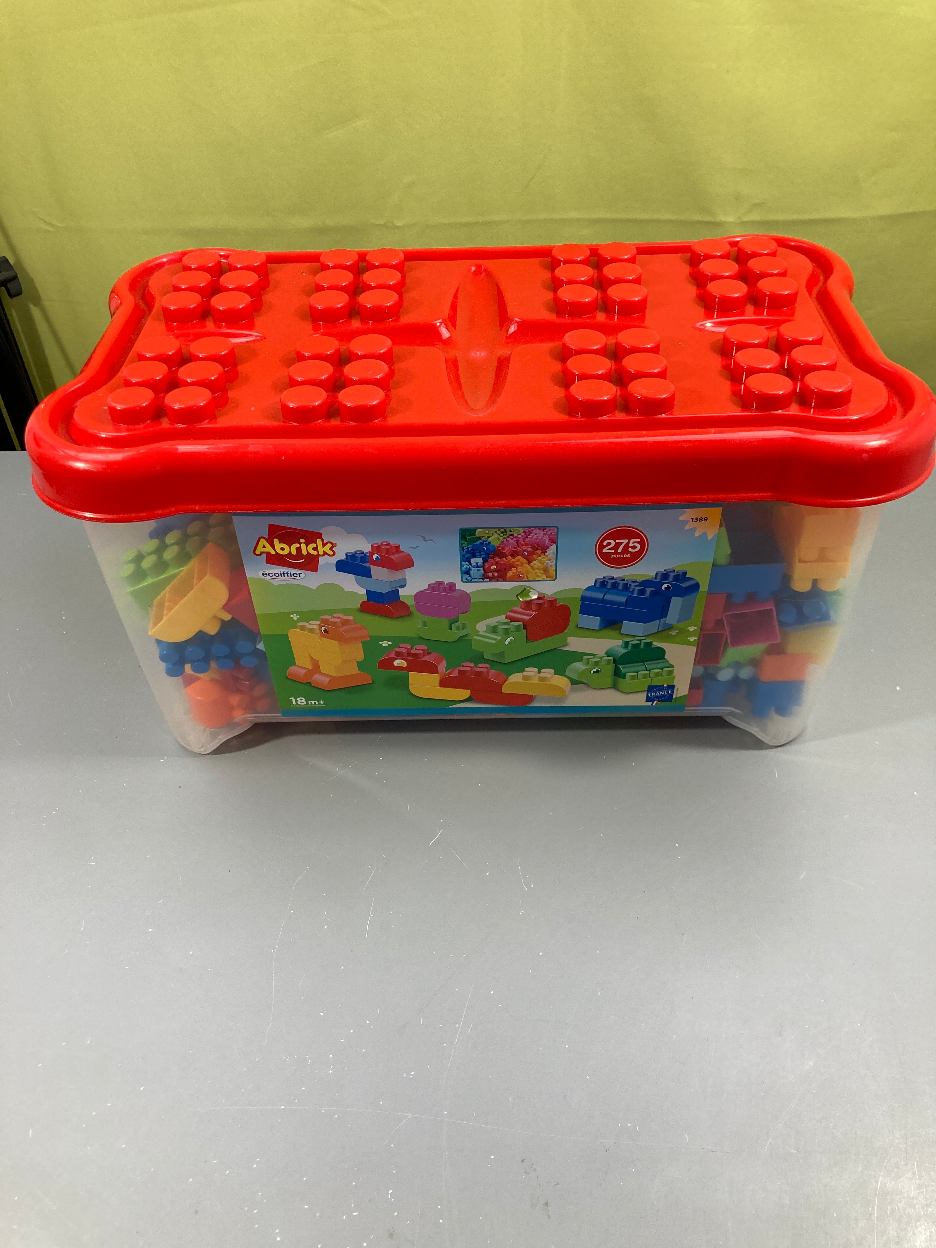 Boite avec lot de brick Abrick, 274pcs, 35€ NEUF