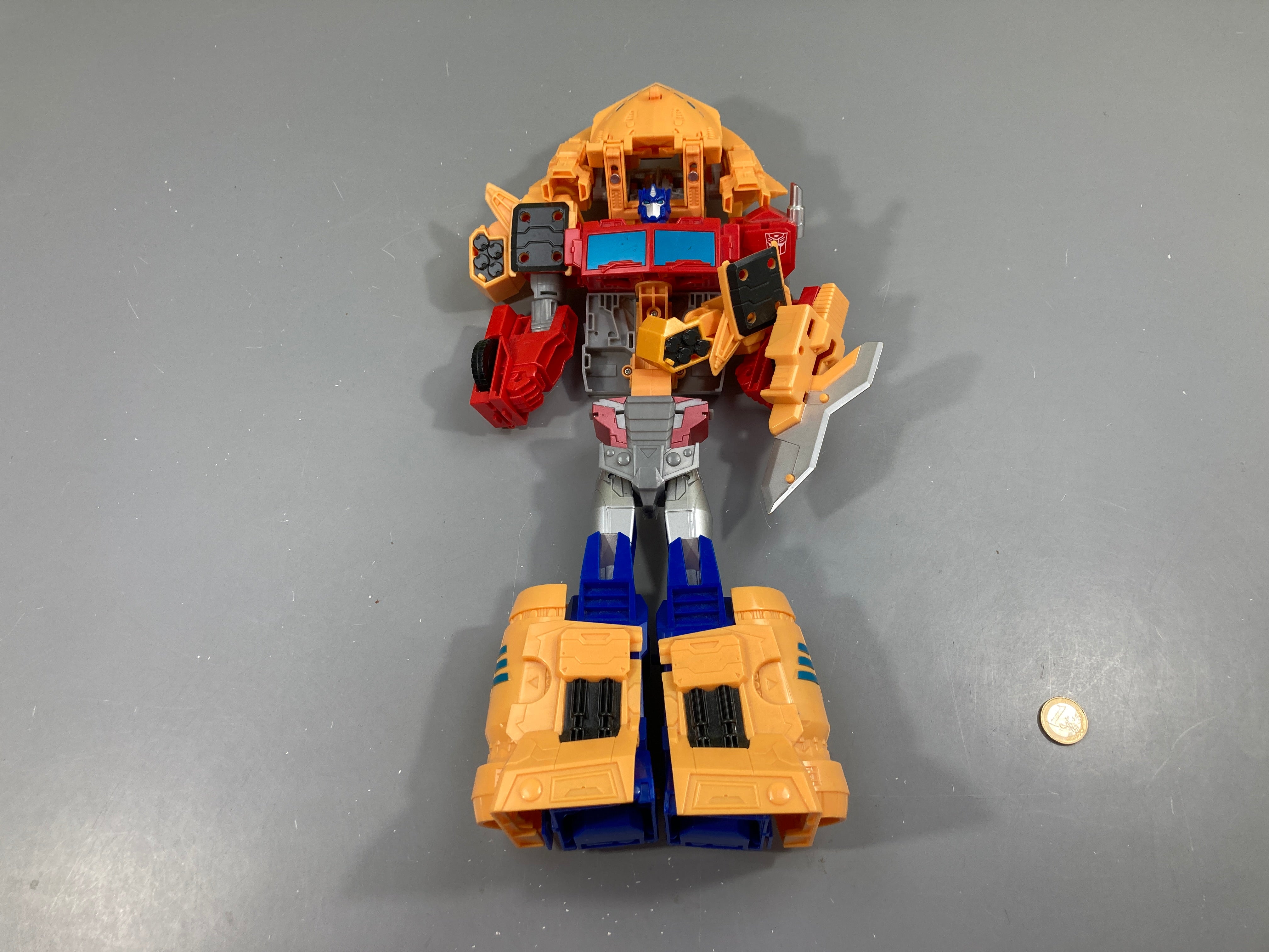 Robot combinable Optimus Prime 30 cm Transformers Cyberverse avec véhicule Ark
