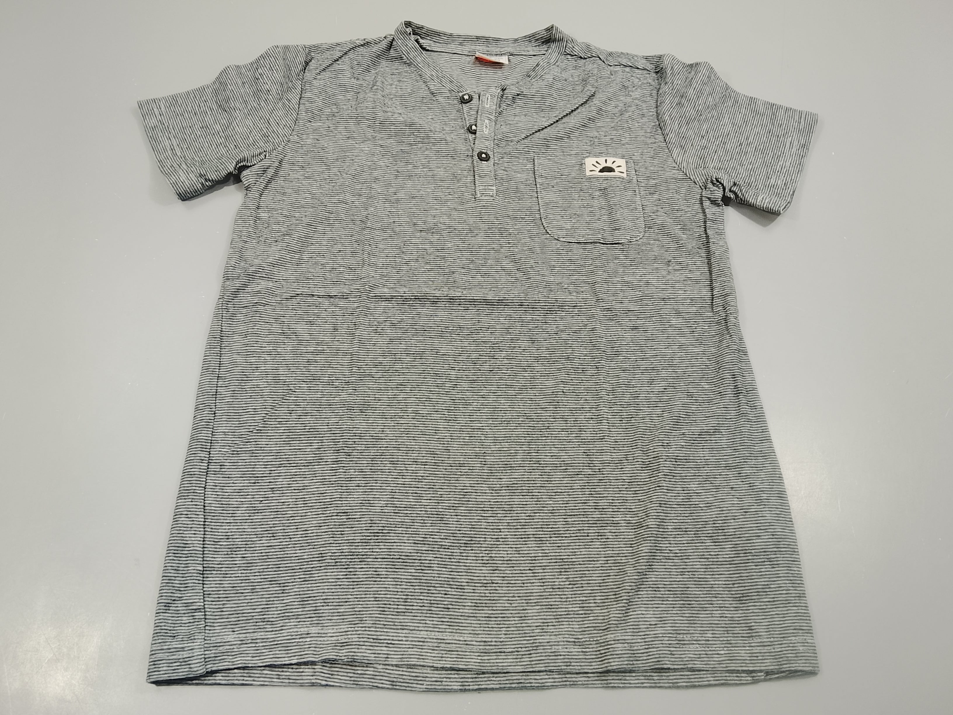 T-shirt m.c rayé blanc et bleu marine , soleil sur petite poche