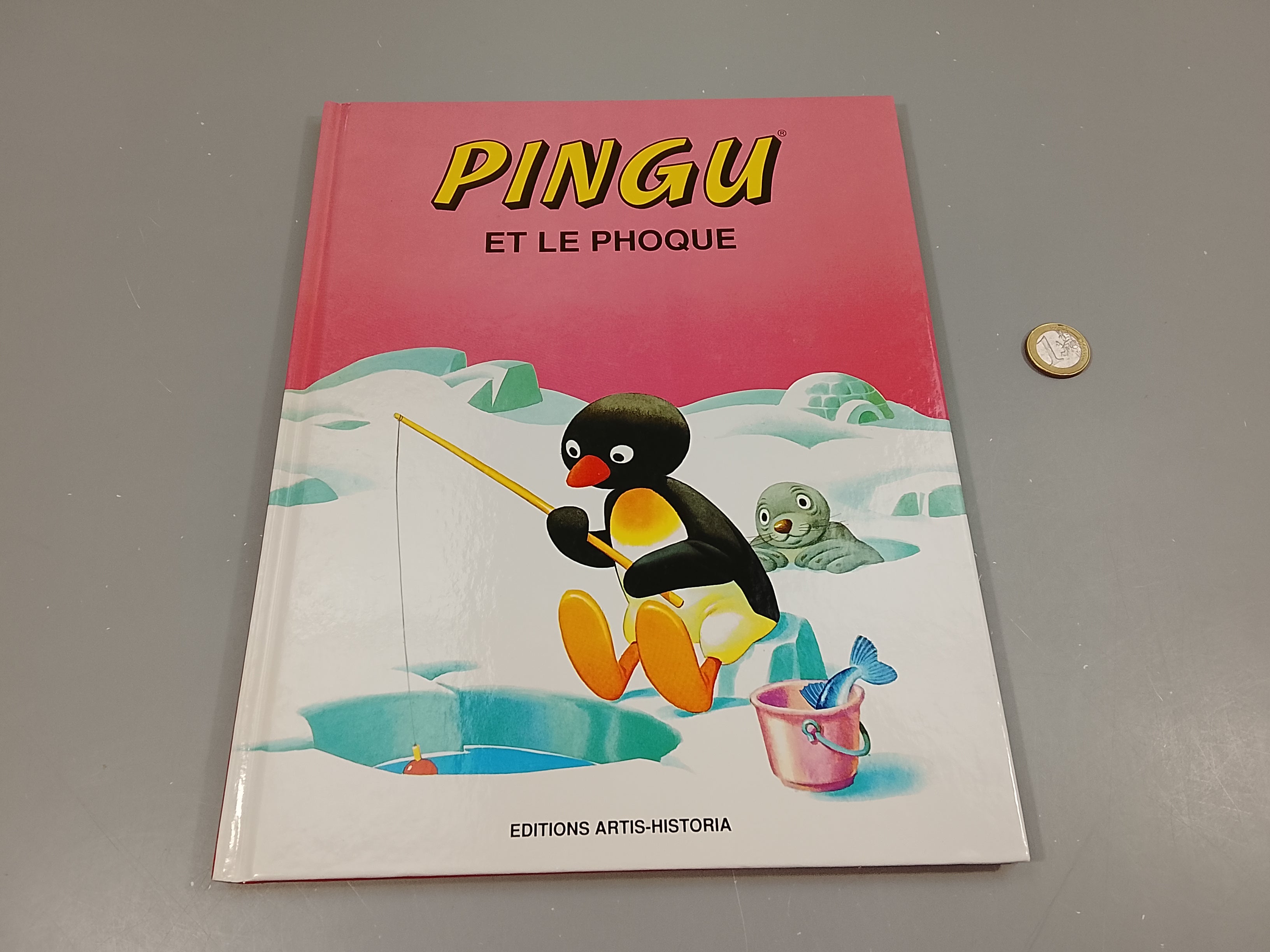 Pingu et le phoque (certaines pages collantes dû aux auto-ollants)