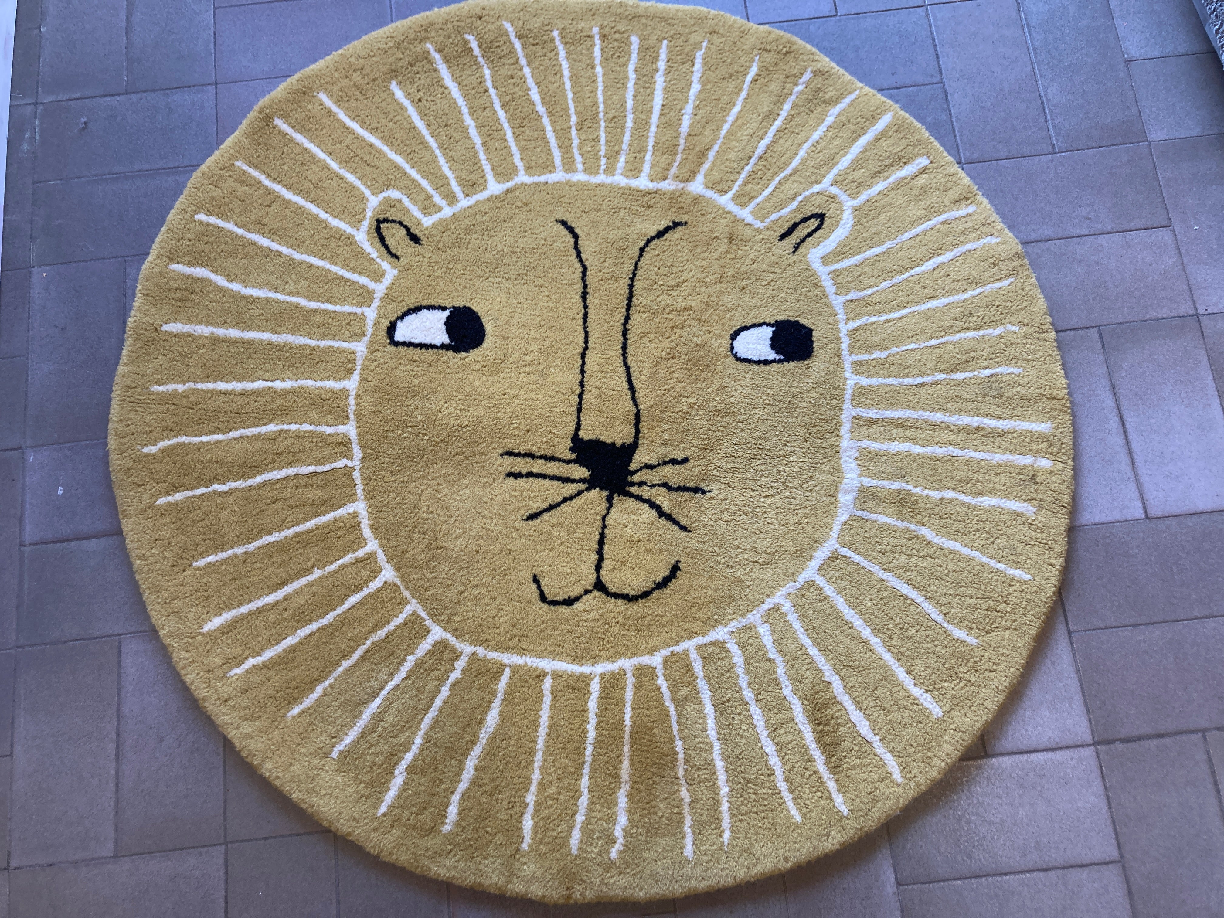 Tapis Lion jaune, 95 cm de diamètre, 80% laine, OYOY
