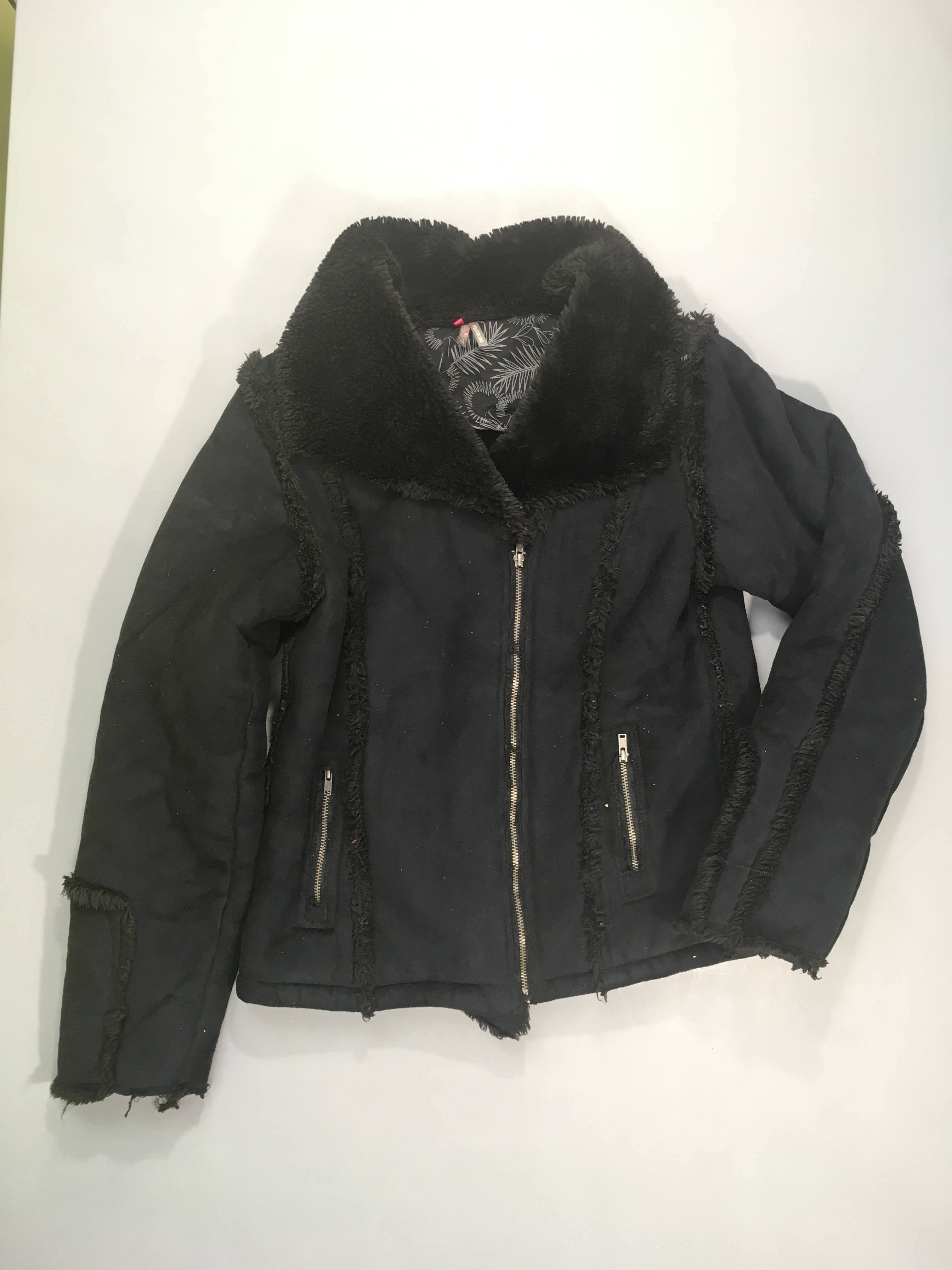 Veste effet peau retournée noir doublée velours