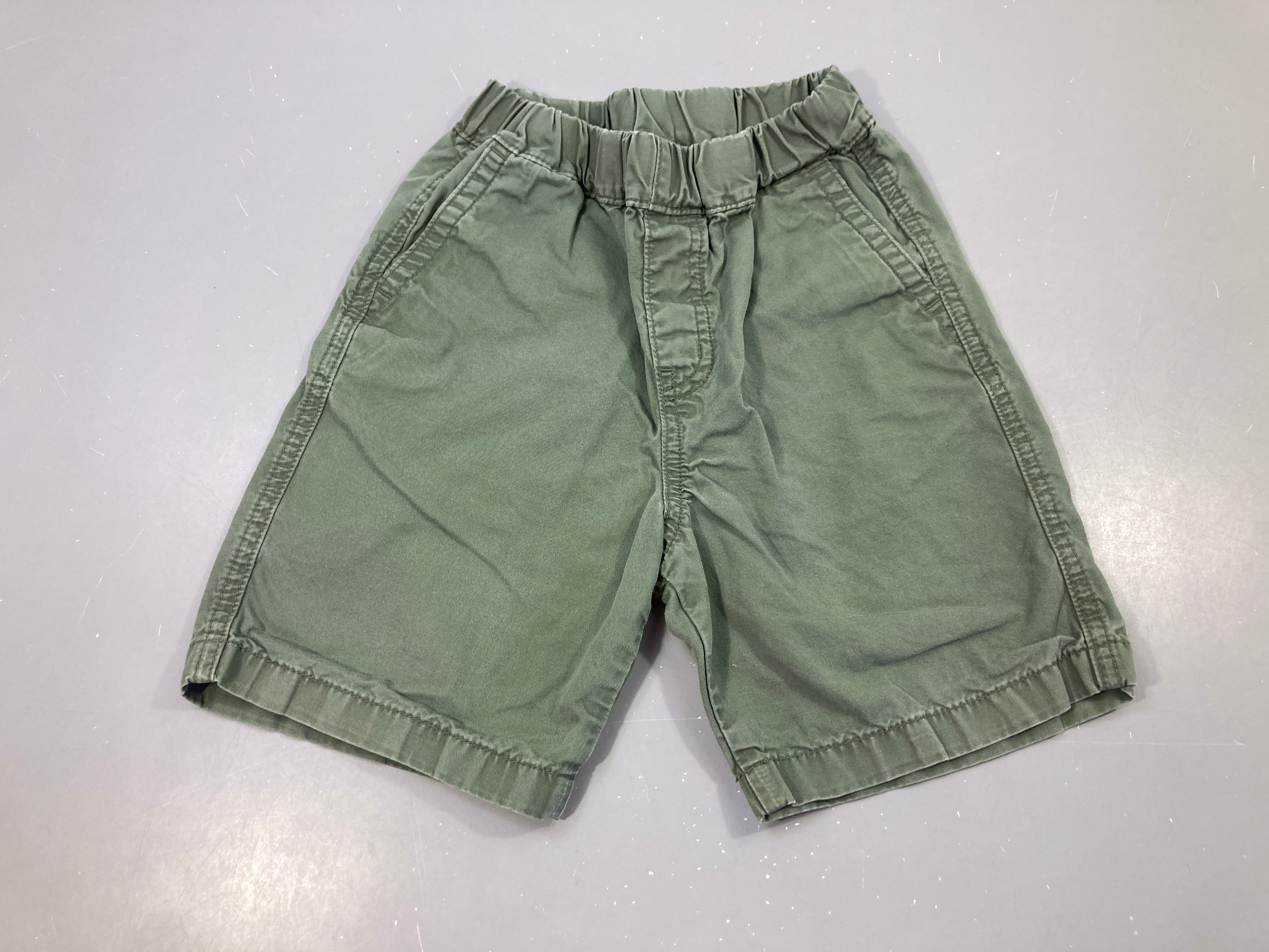 Bermuda kaki légèrement délavé taille élastique