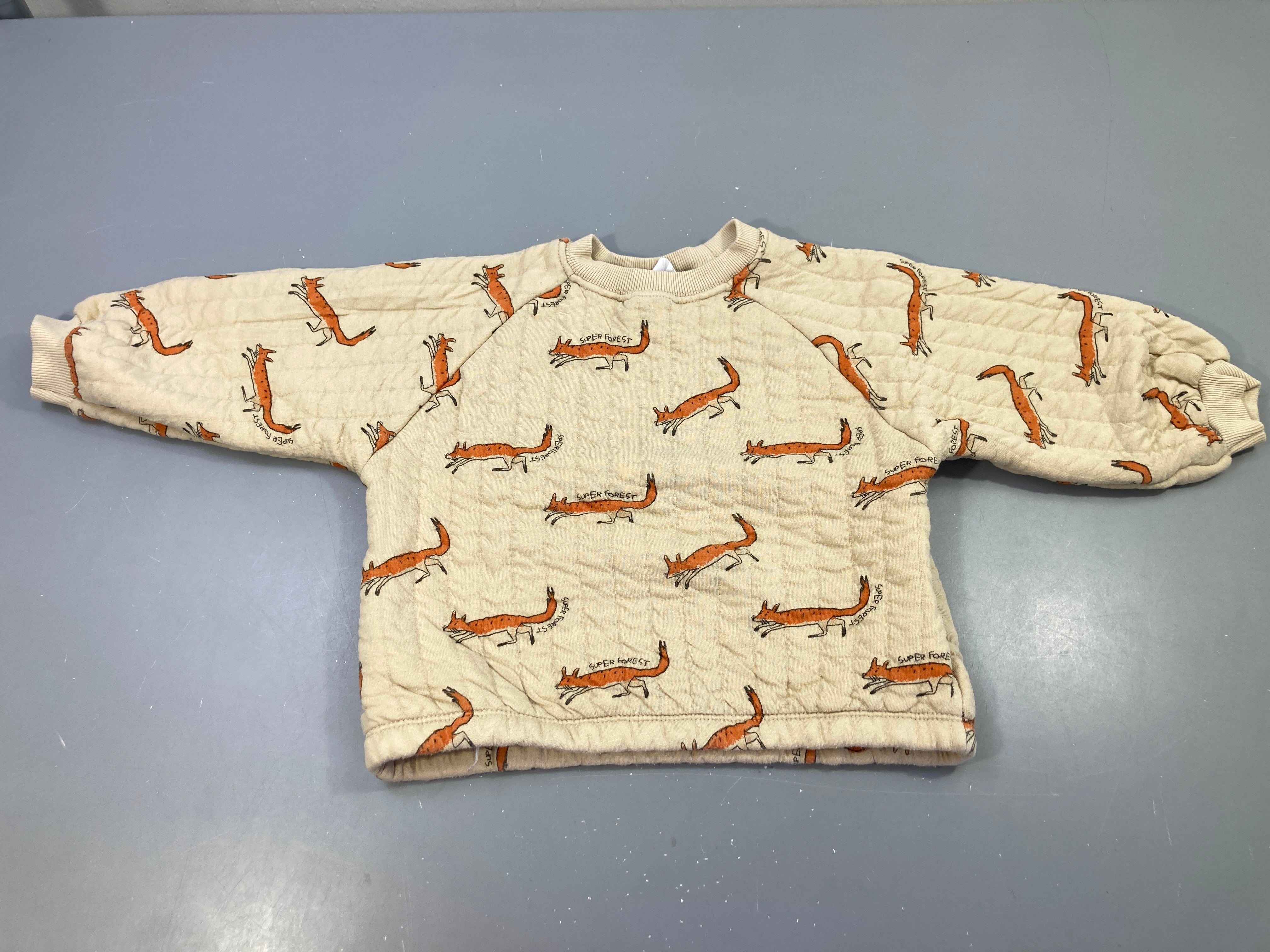 Sweat beige matelassé renrds Bouloché et tache arière manche droite