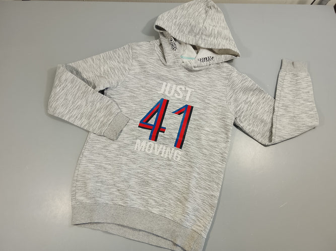 Sweat à capuche gris flammé "Just 41 noving", moins cher chez Petit Kiwi