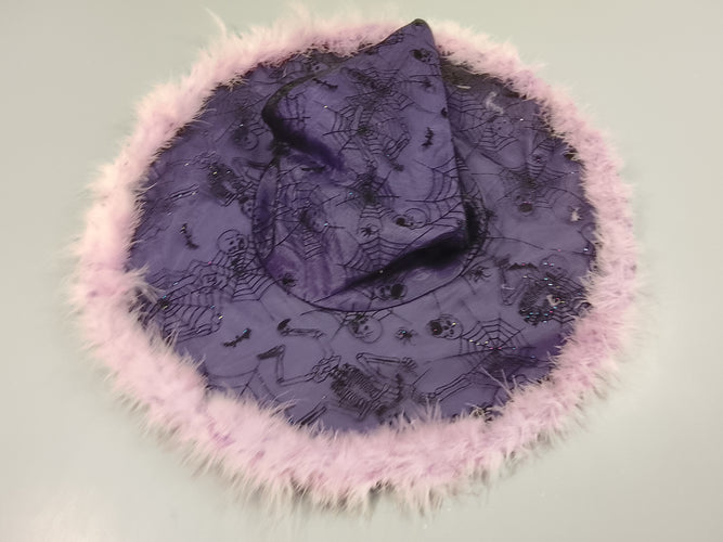Chapeau de sorcière mauve , toiles d'araignées, tour fausse fourrure rose, moins cher chez Petit Kiwi