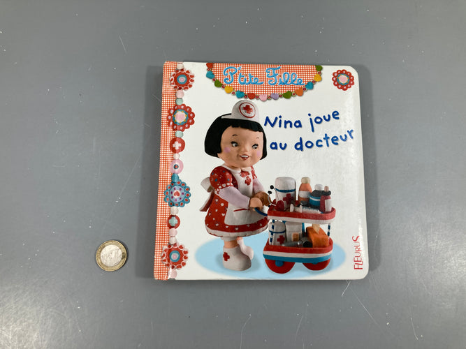 P'tite Fille Nina joue au docteur, moins cher chez Petit Kiwi