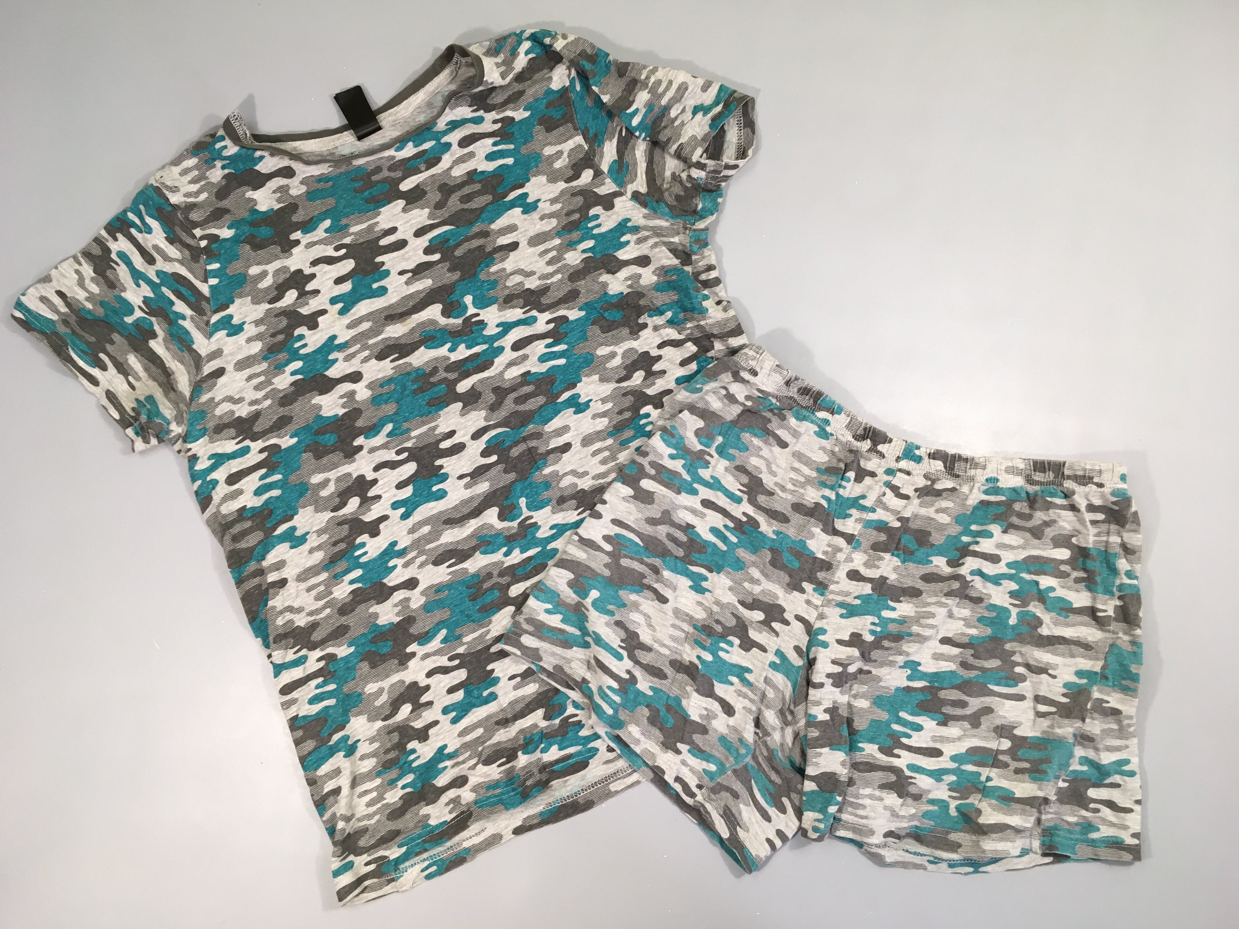Pyjashort 2pcs jersey gris camouflage vert 2petites taches avt