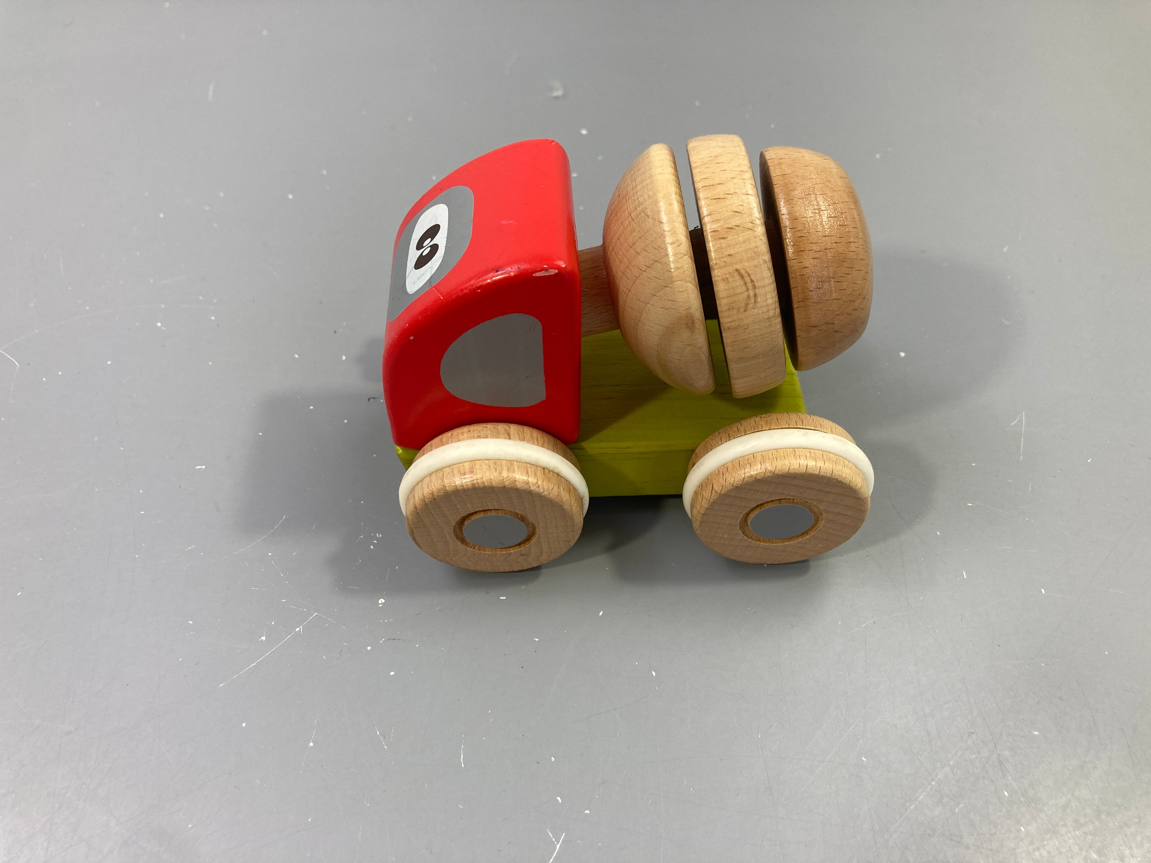 Camion bétonnière en bois