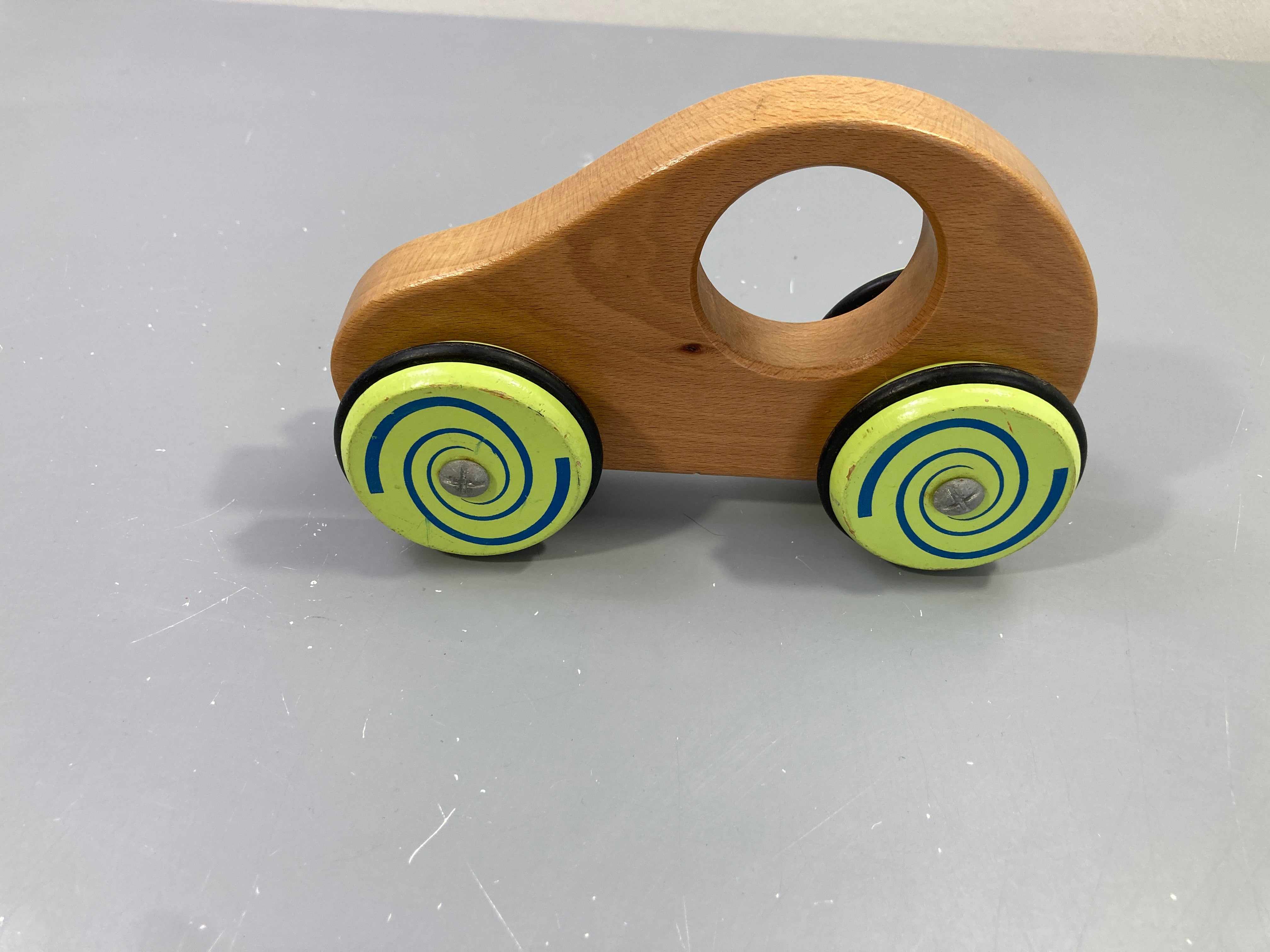 Voiture en bois
