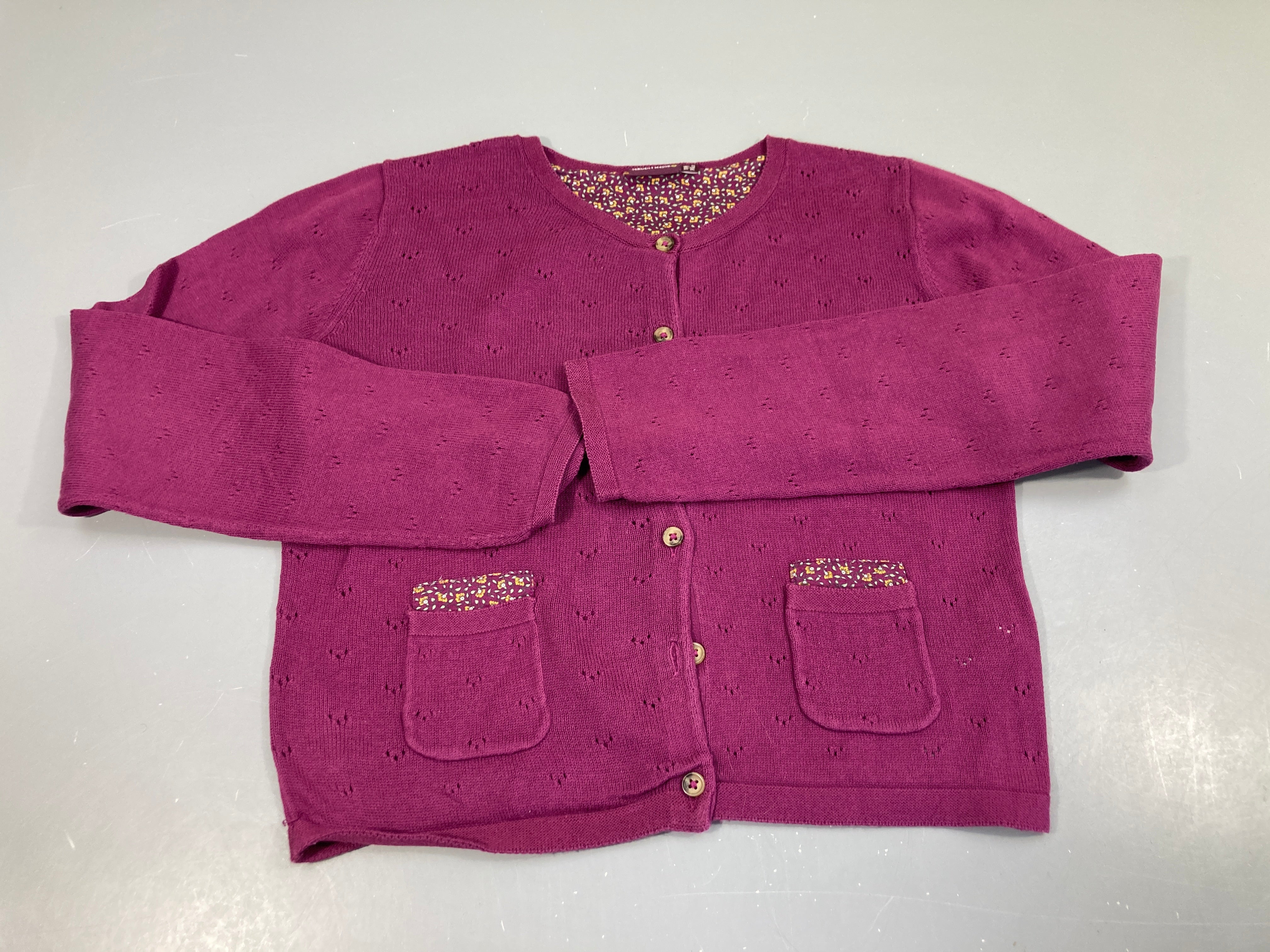 Gilet boutons mauve ajouré